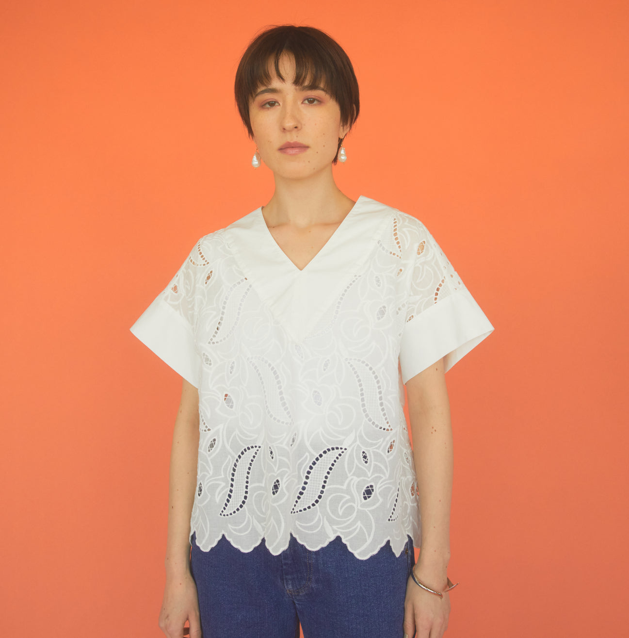 【ACUTA アクータ】カットワークレースVネックブラウス