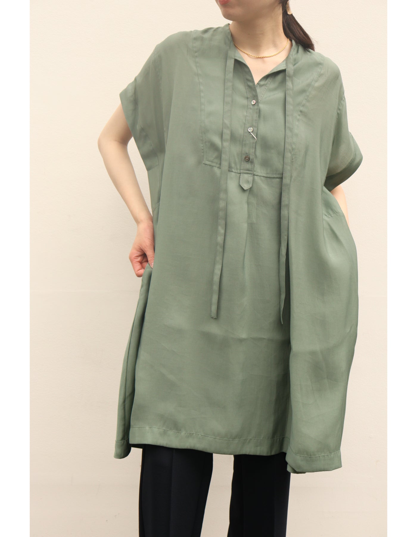 【ACUTA アクータ】タイデザインチュニックブラウス
