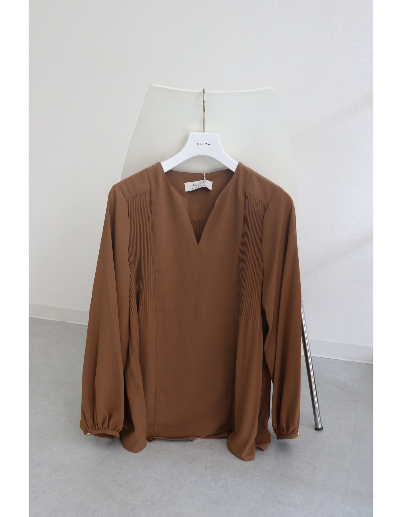 【ACUTA アクータ】ジョーゼットサイドプリーツブラウス