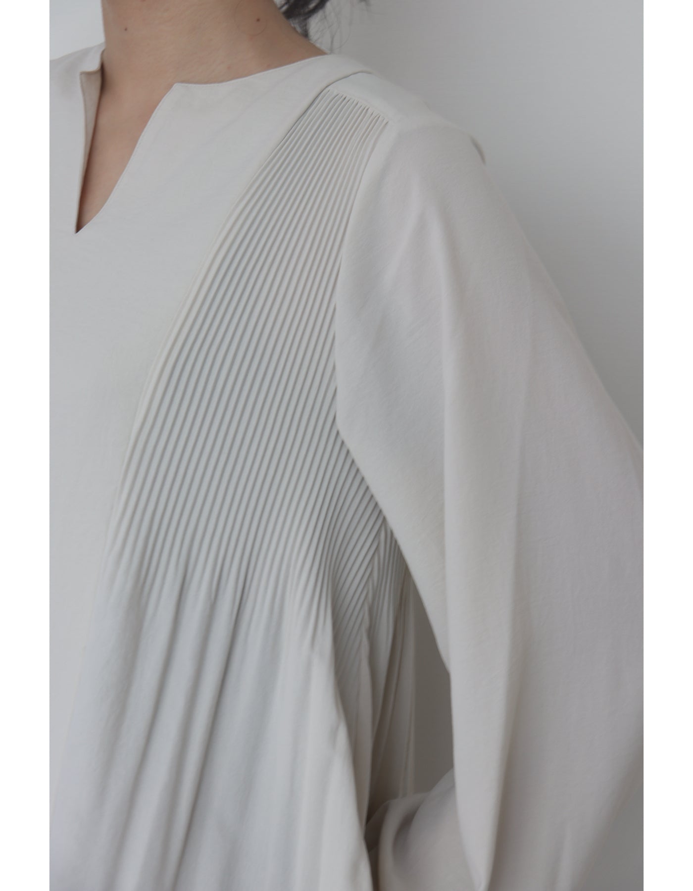 【ACUTA アクータ】ジョーゼットサイドプリーツブラウス