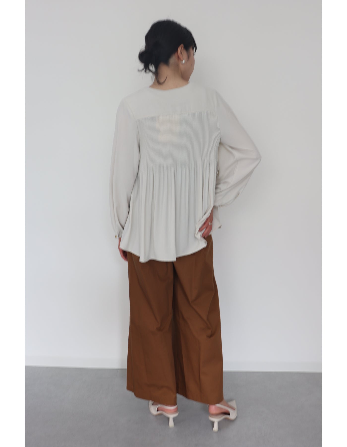 【ACUTA アクータ】ジョーゼットサイドプリーツブラウス