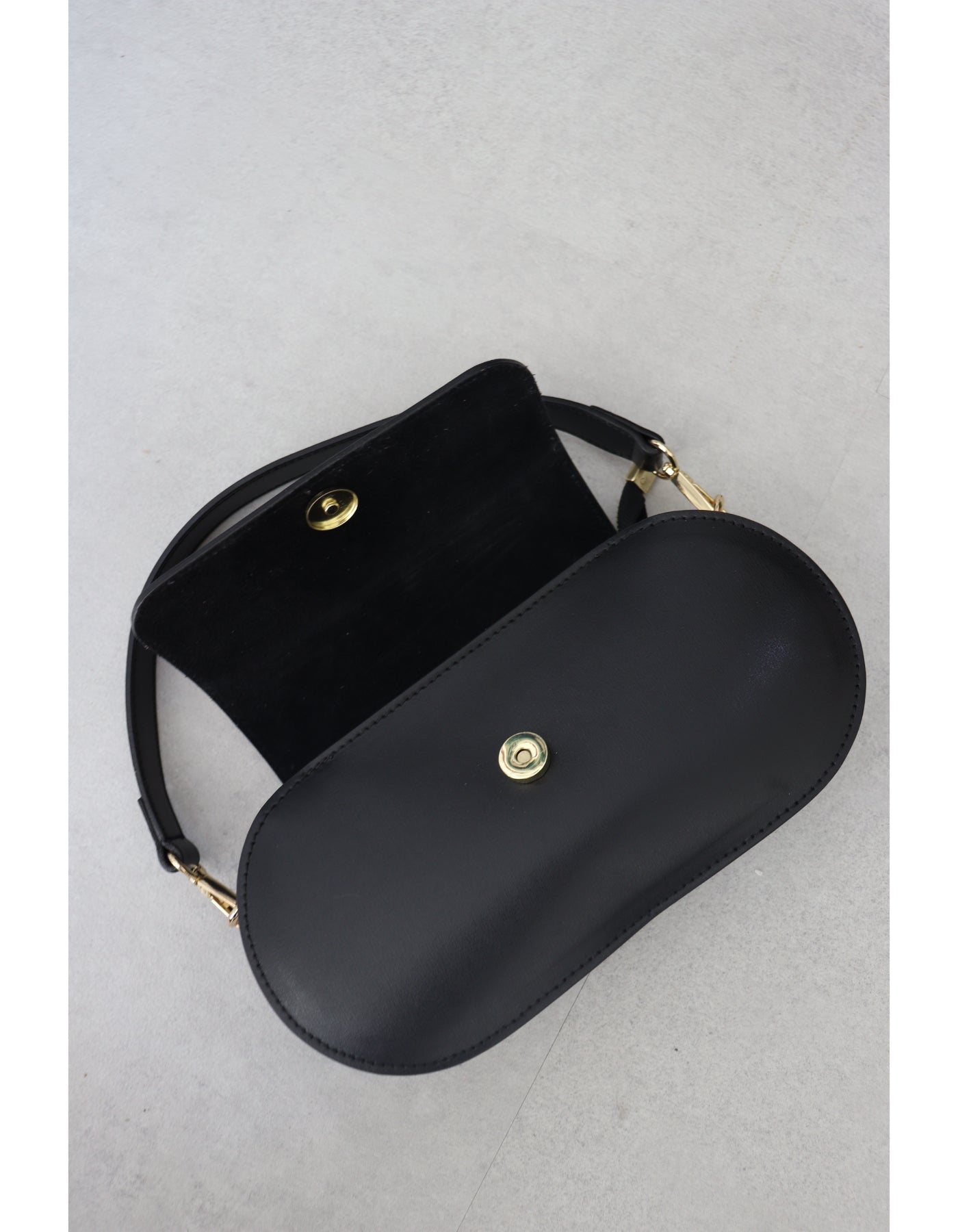 【MILLELA FIRENZE】オーバルレザーバッグ