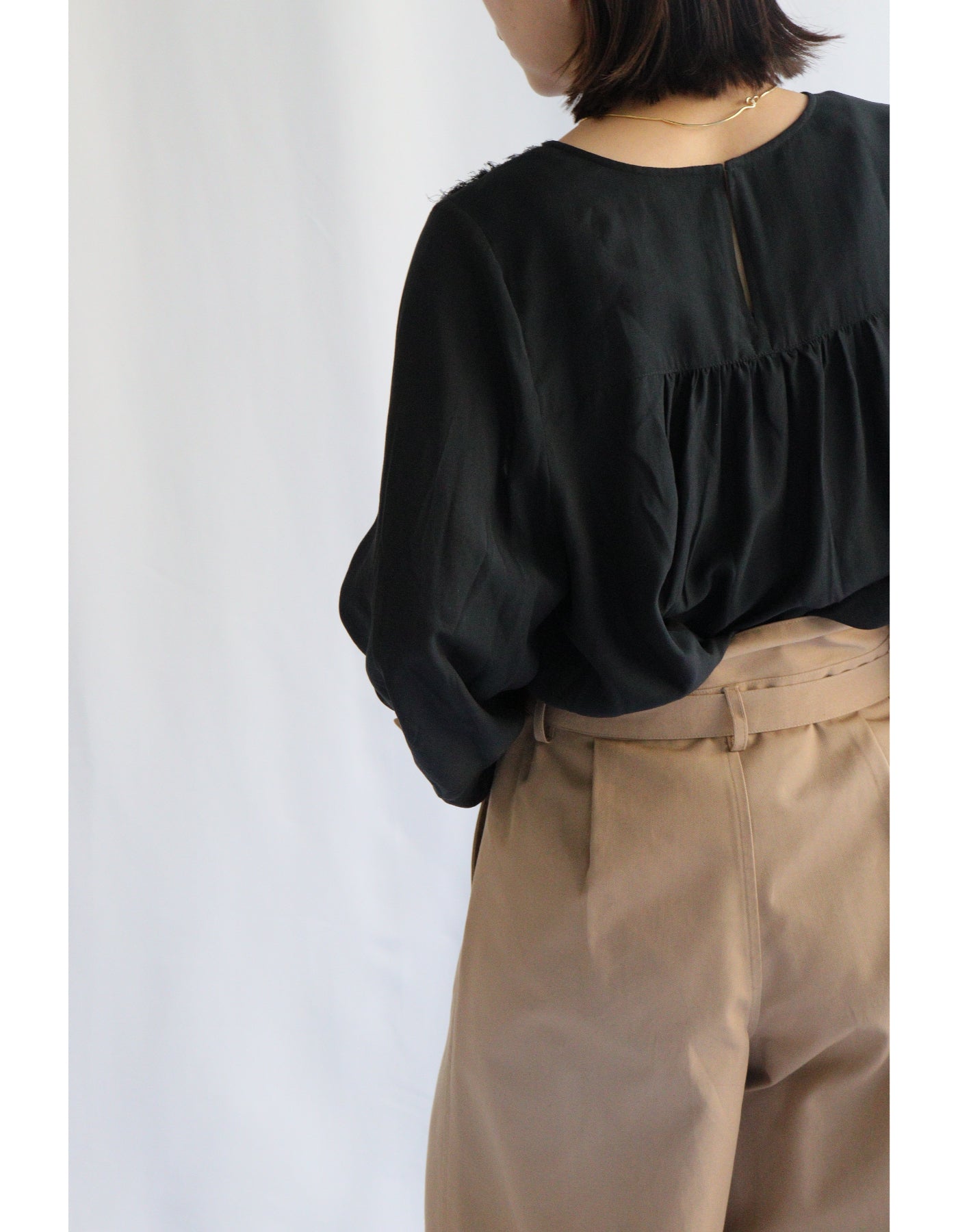 【ACUTA】フェザーチュールボリュームスリーブブラウス