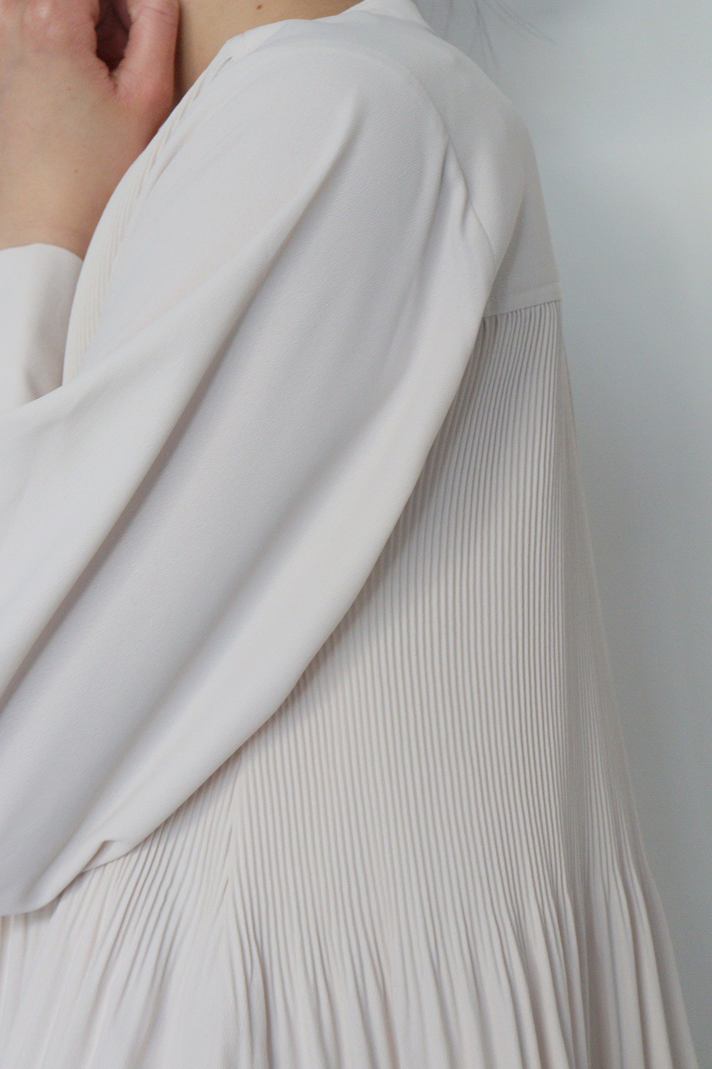 【ACUTA】フロントパーツプリーツブラウス