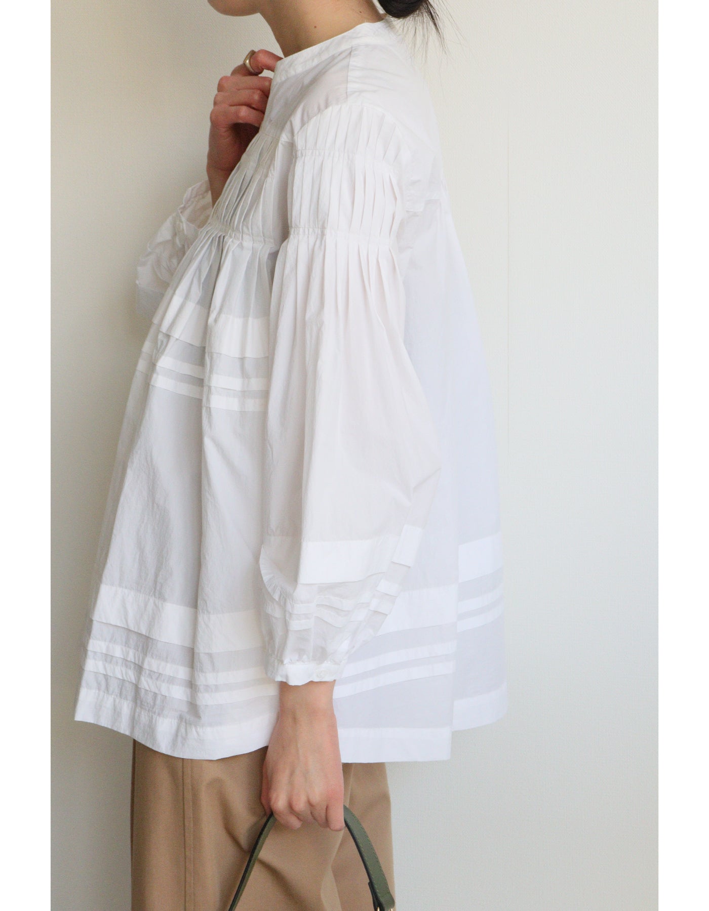 【ACUTA】コットンライクピンタックブラウス