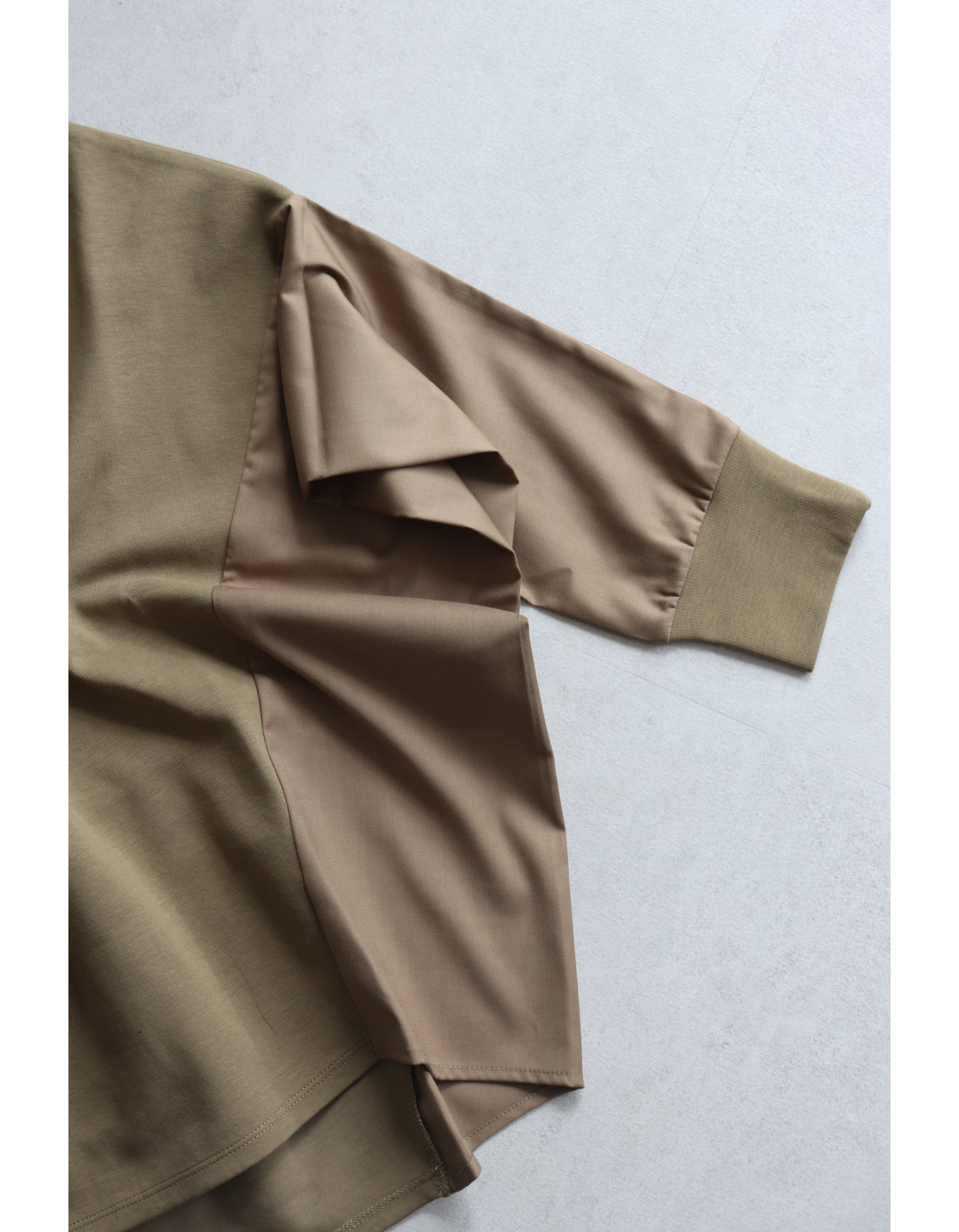 【ACUTA アクータ】デザインシャツスリーブカットソー