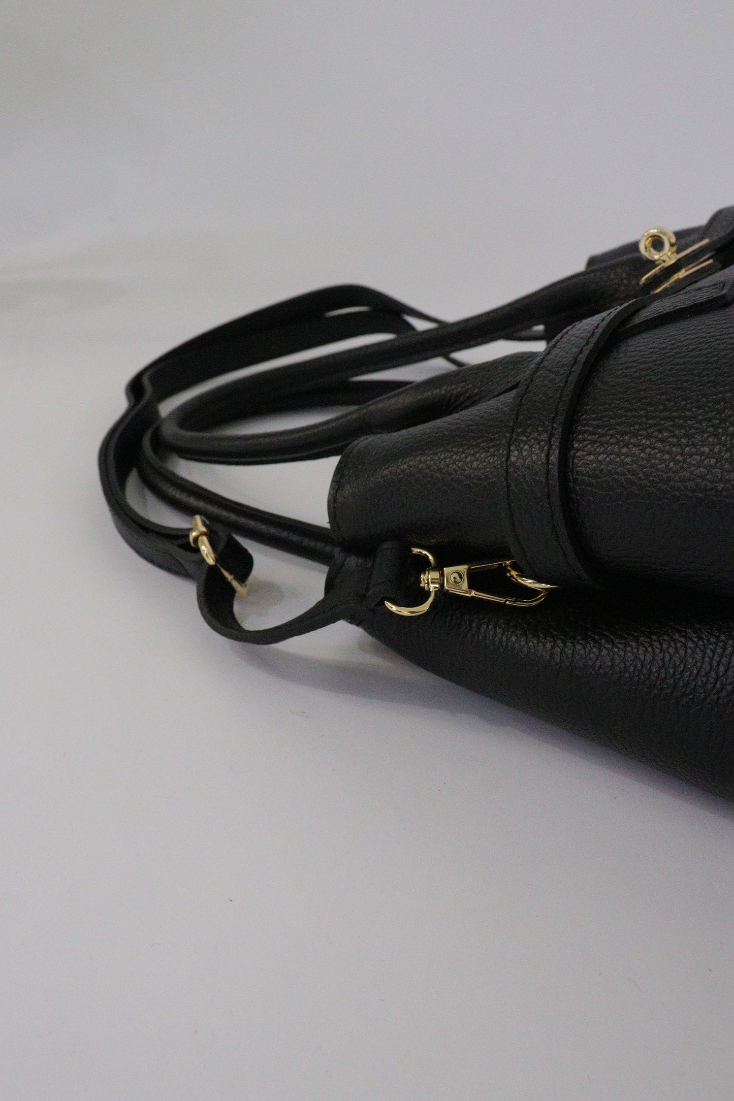 【MILLELA FIRENZE】金具付きレザーミディトートバッグ