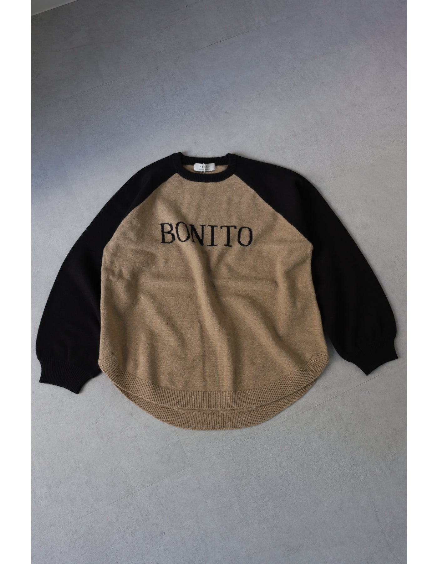 【ACUTA アクータ】ラグランロゴニット