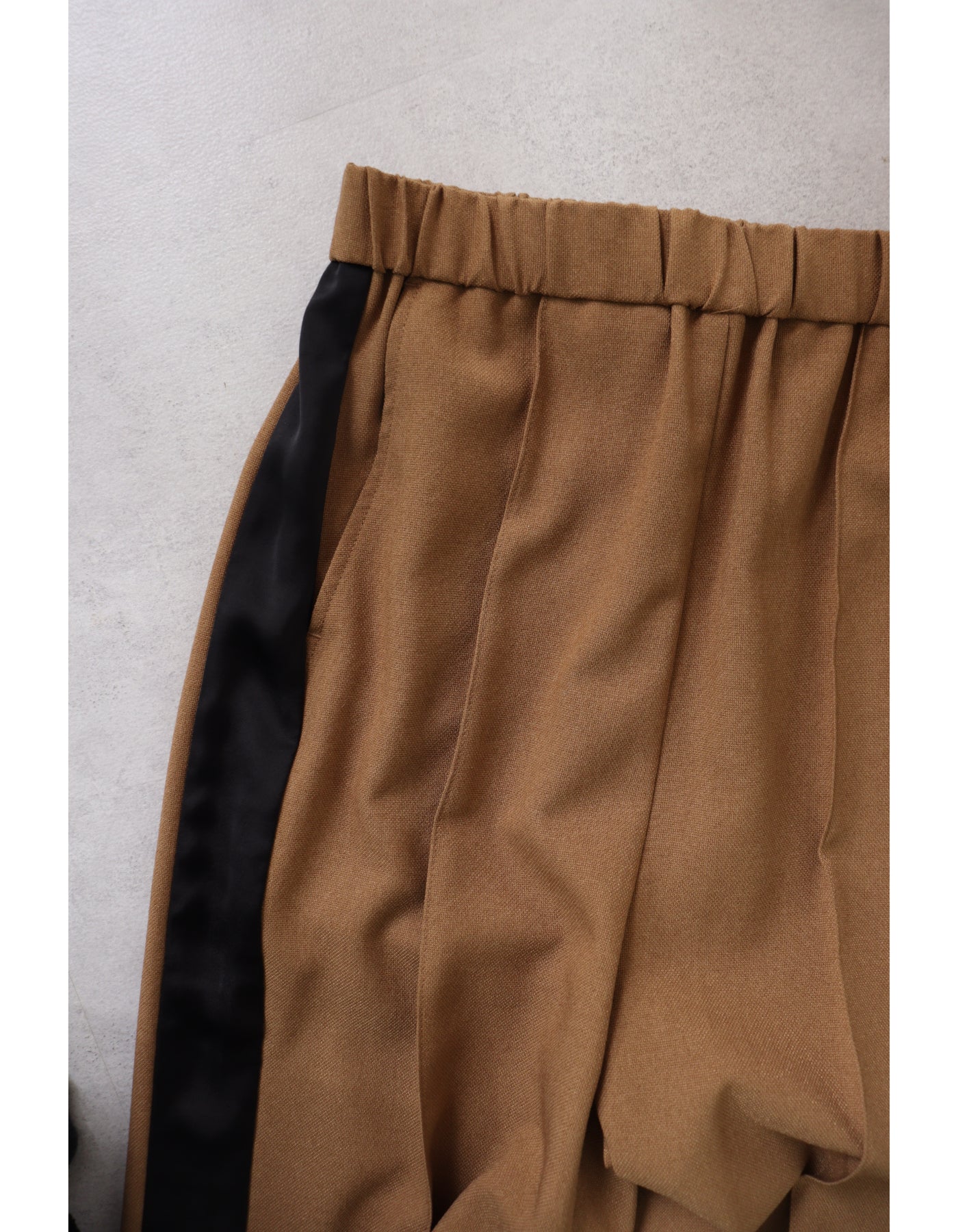 【ACUTA アクータ】ウールライクサイドライントラックパンツ