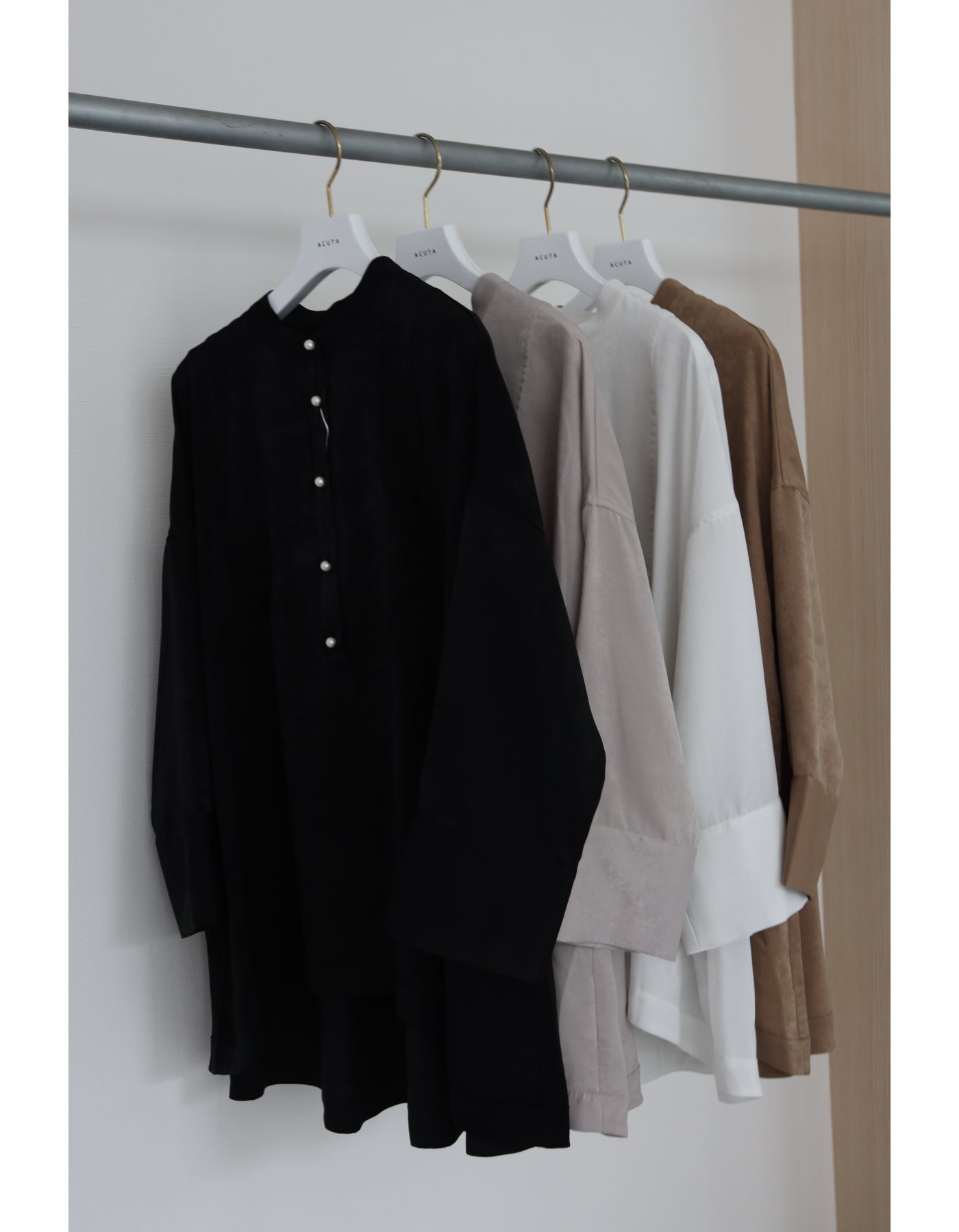 【ACUTA アクータ】スウェーディーブザムパールボタンドルマンブラウス