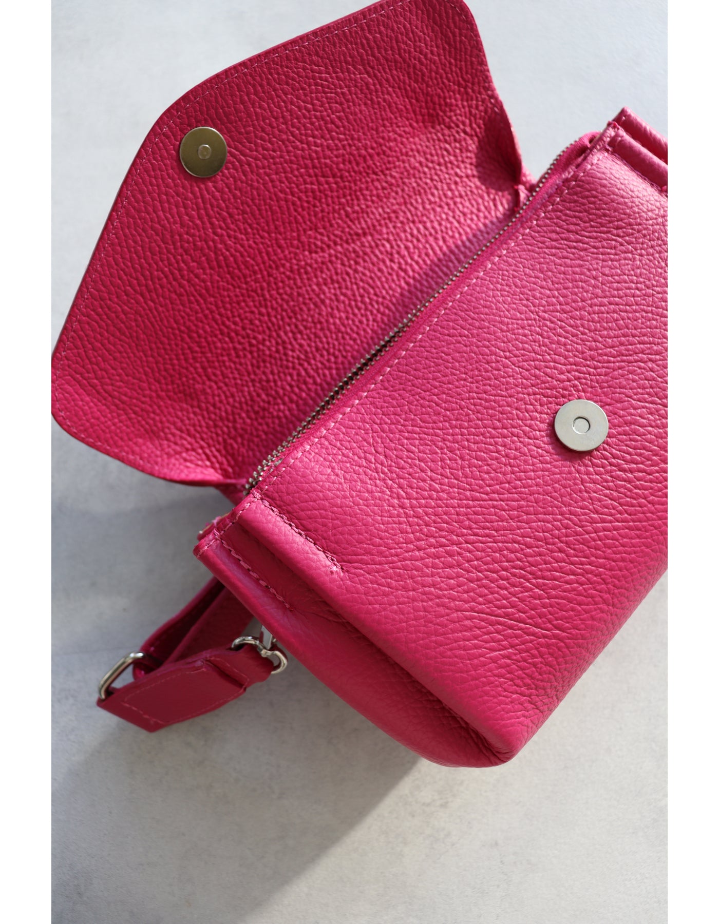 【MILLELA FIRENZE】ワイドフラップバッグ