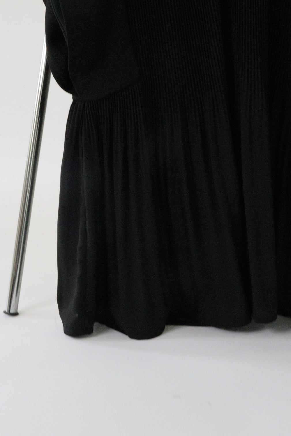 【ACUTA】ジョーゼットフレンチスリーブプリーツブラウス