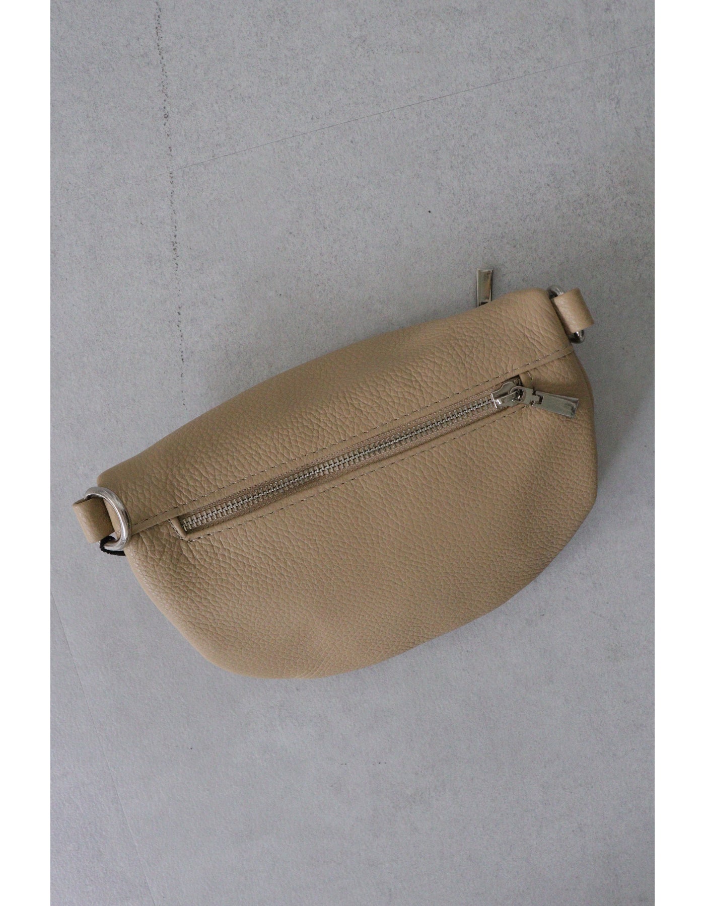 【MILLELA FIRENZE】レザーボディバッグ