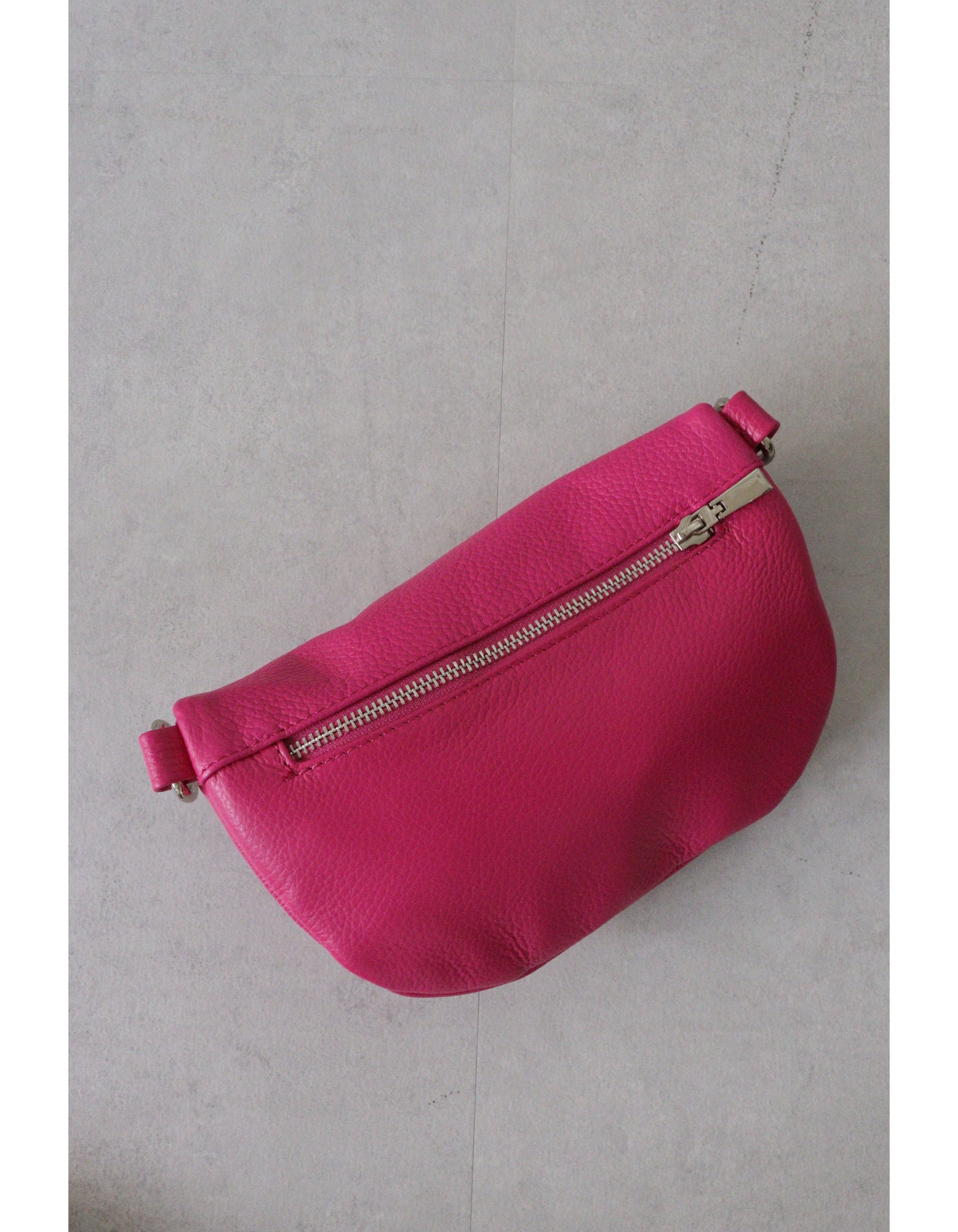 【MILLELA FIRENZE】レザーボディバッグ