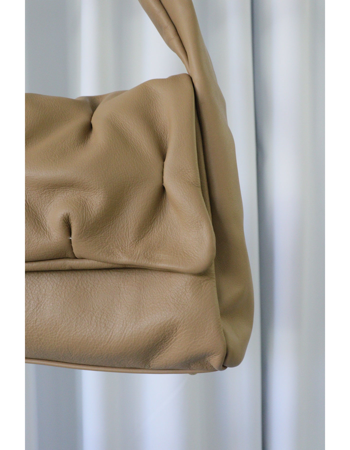 【MILLELA FIRENZE】ピンチレザーフラップバッグ