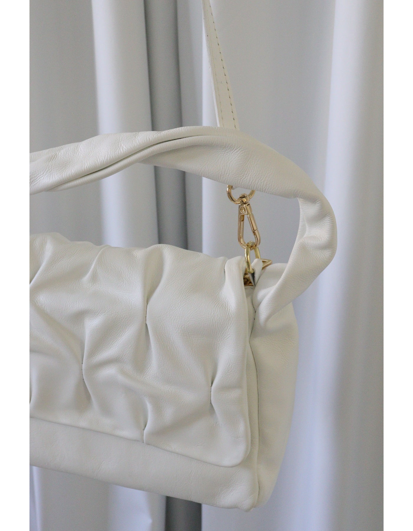 【MILLELA FIRENZE】ピンチレザーフラップバッグ