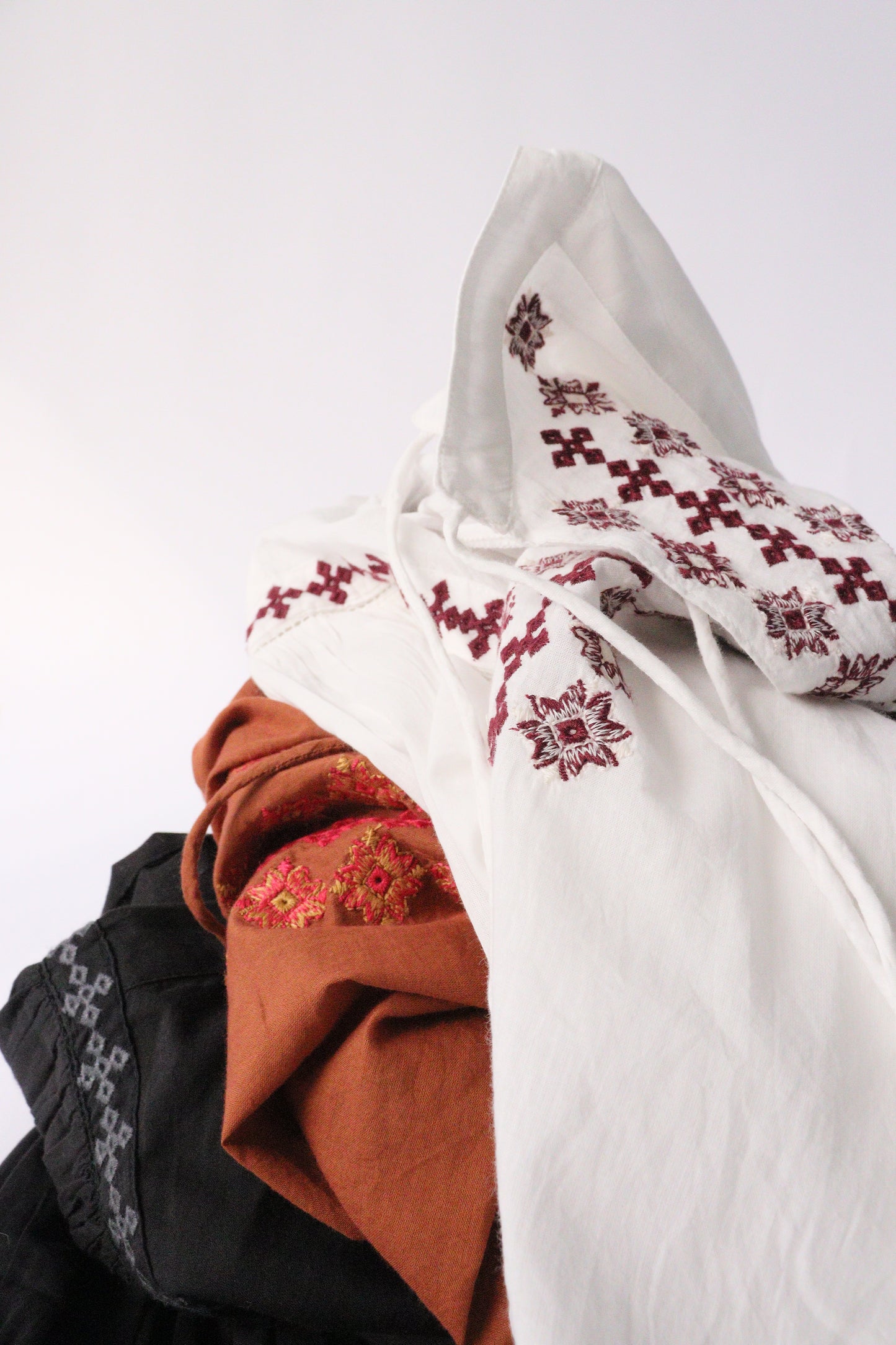 【ACUTA meets INDIA】刺繍ギャザーブラウス