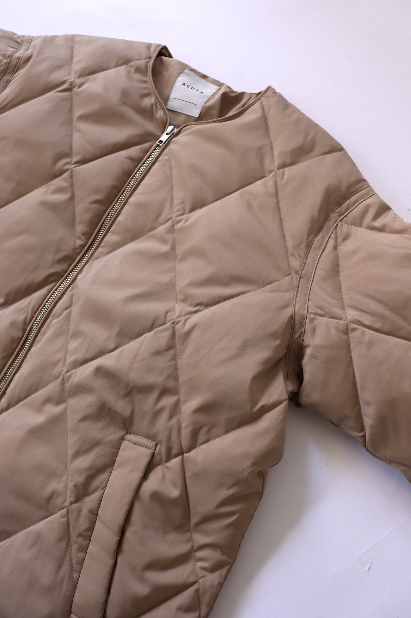 【ACUTA】ストレッチタフタ袖リブダウンコート