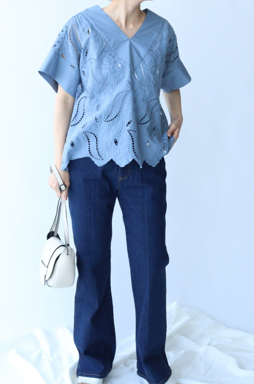 【ACUTA アクータ】カットワークレースVネックブラウス