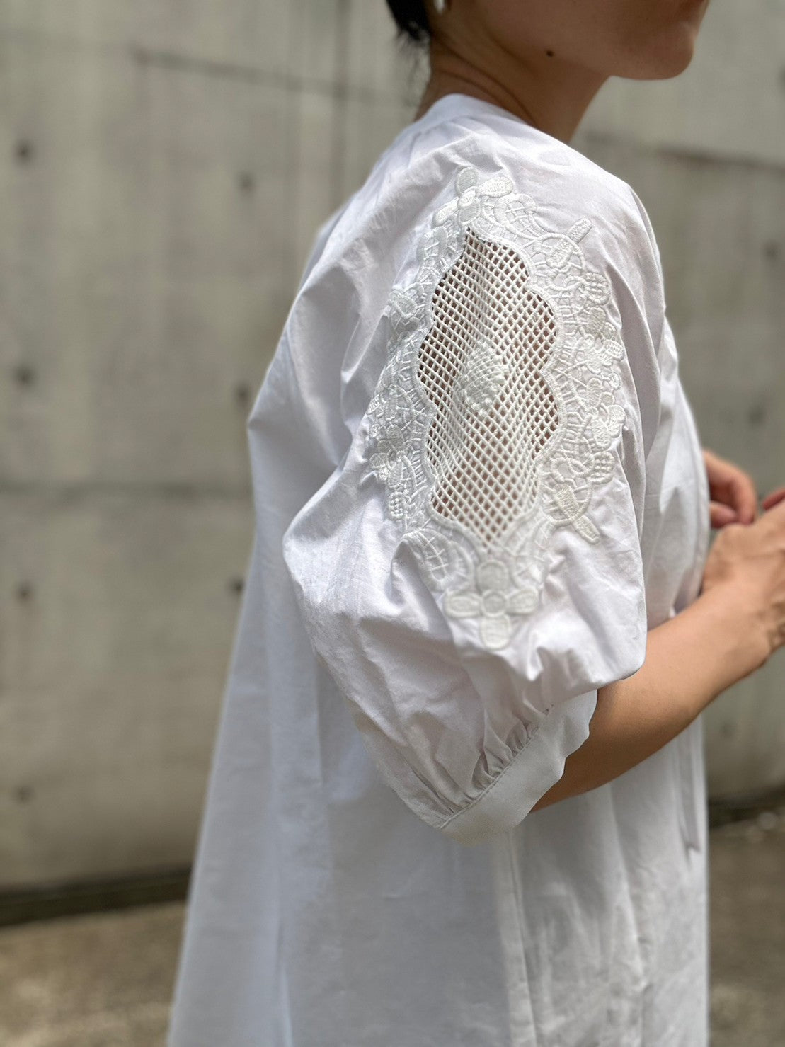 【ACUTA アクータ】タイプライター袖刺繍ブラウス