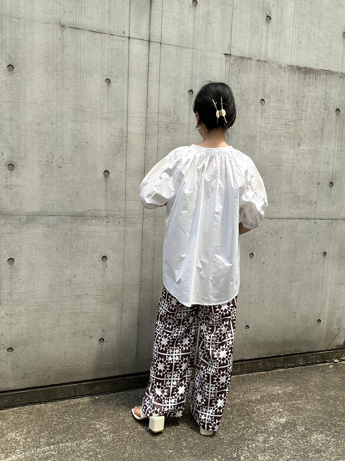 【ACUTA アクータ】タイプライター袖刺繍ブラウス