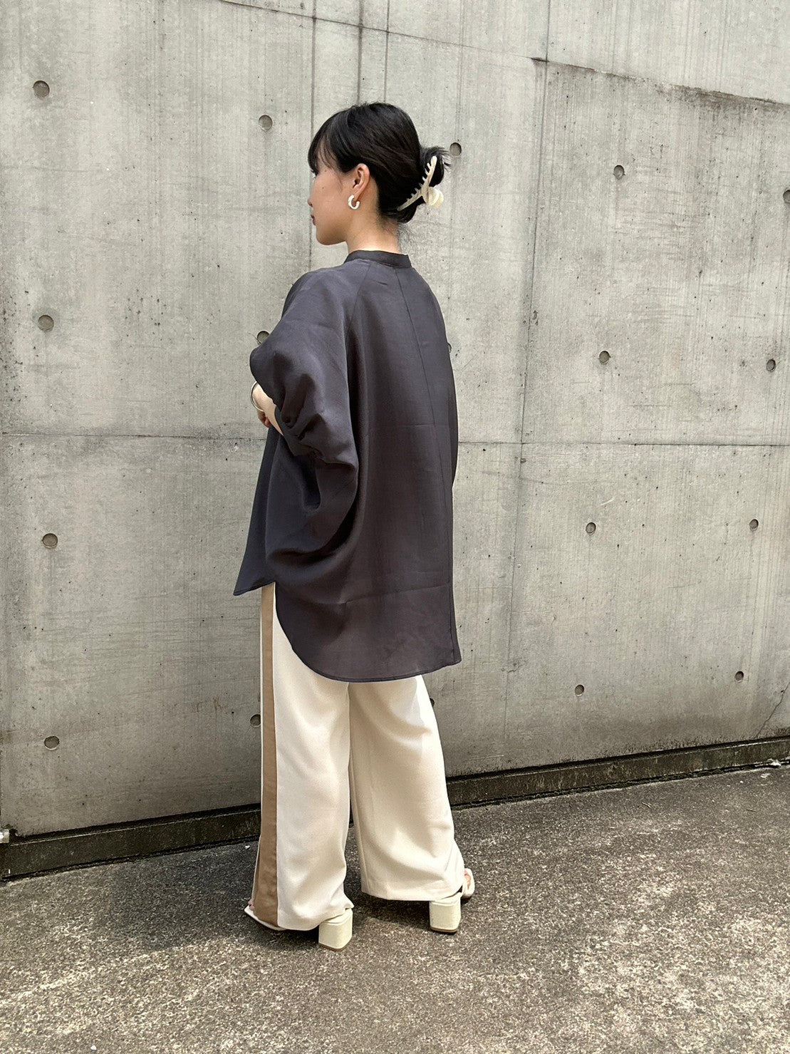 【ACUTA アクータ】ギャザーパールボタンブラウス