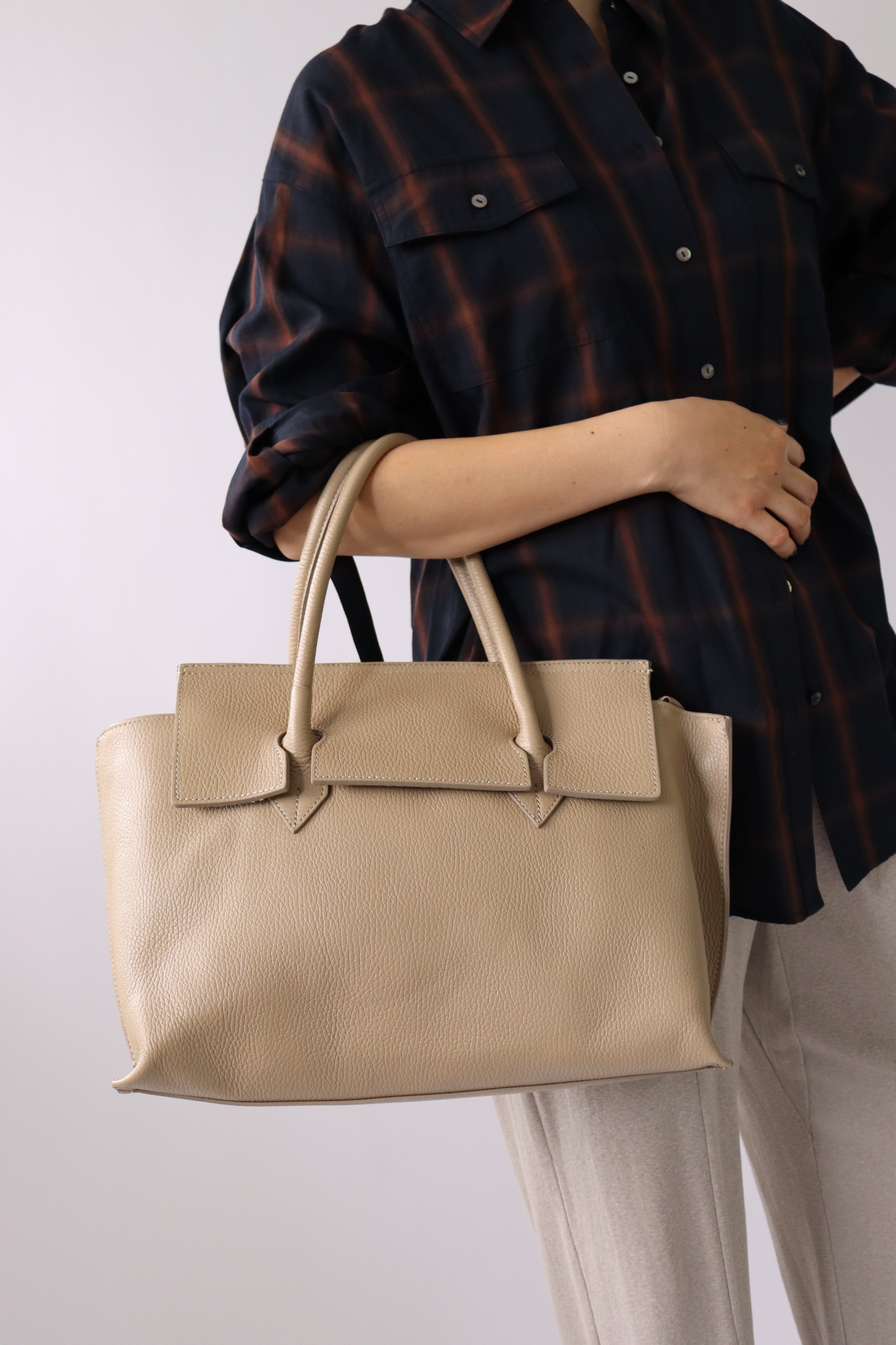 美品　MILLELA　ミレッラ　トートバッグ　レザー　茶色　ターンロック　A4◎ MILLELA FIRENZE】 ビッグレザートートバッグ 美品 MILLELA