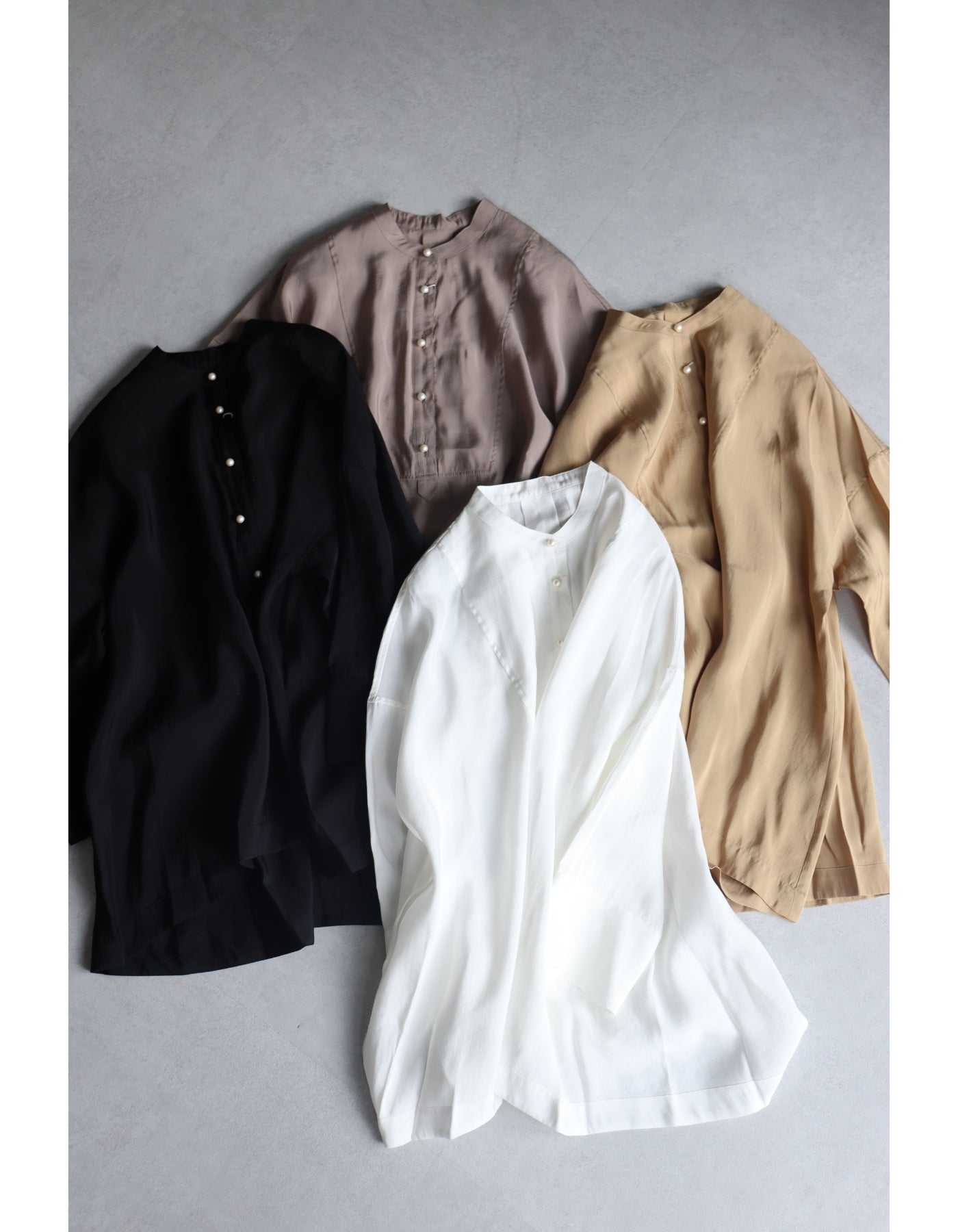 【ACUTA　アクータ】パールボタンドルマンブラウス