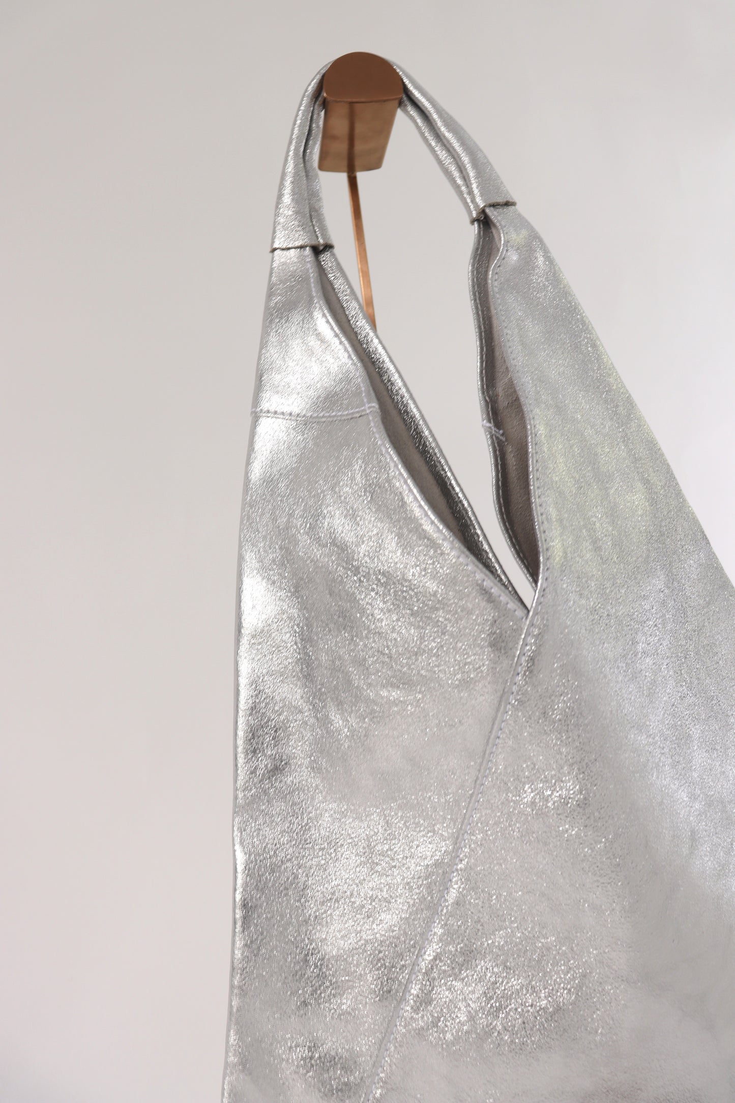 【MILLELA  FIRENZE】【PREORDER】メタリックトライアングルミディバッグ