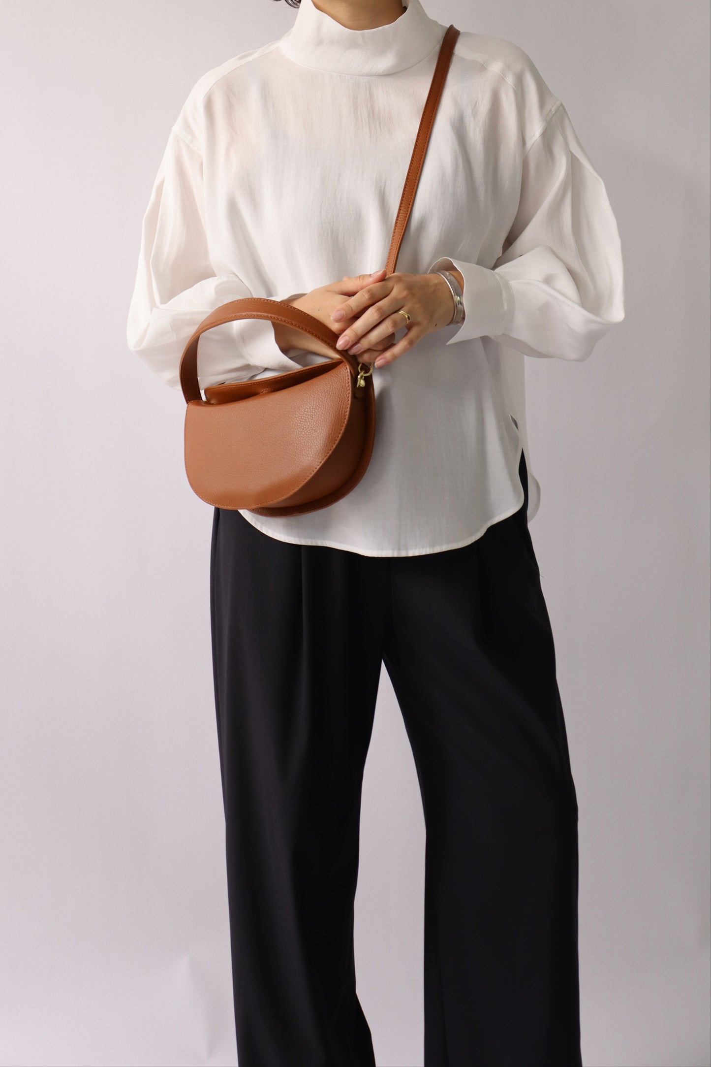 【MILLELA  FIRENZE】2WAYハーフムーンショルダーバッグ