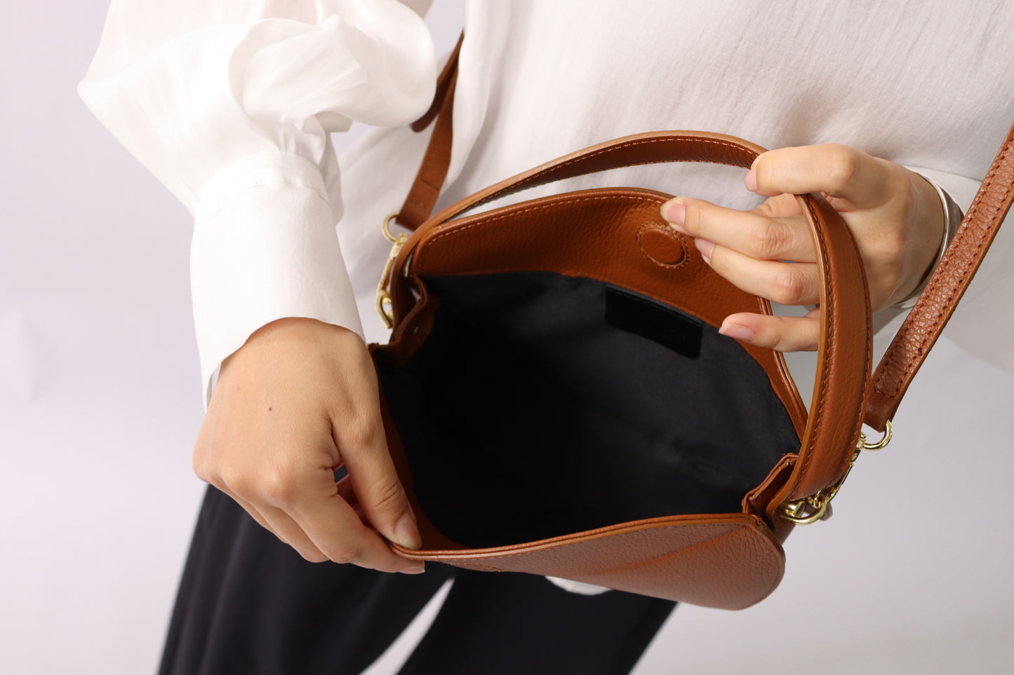 【MILLELA  FIRENZE】2WAYハーフムーンショルダーバッグ