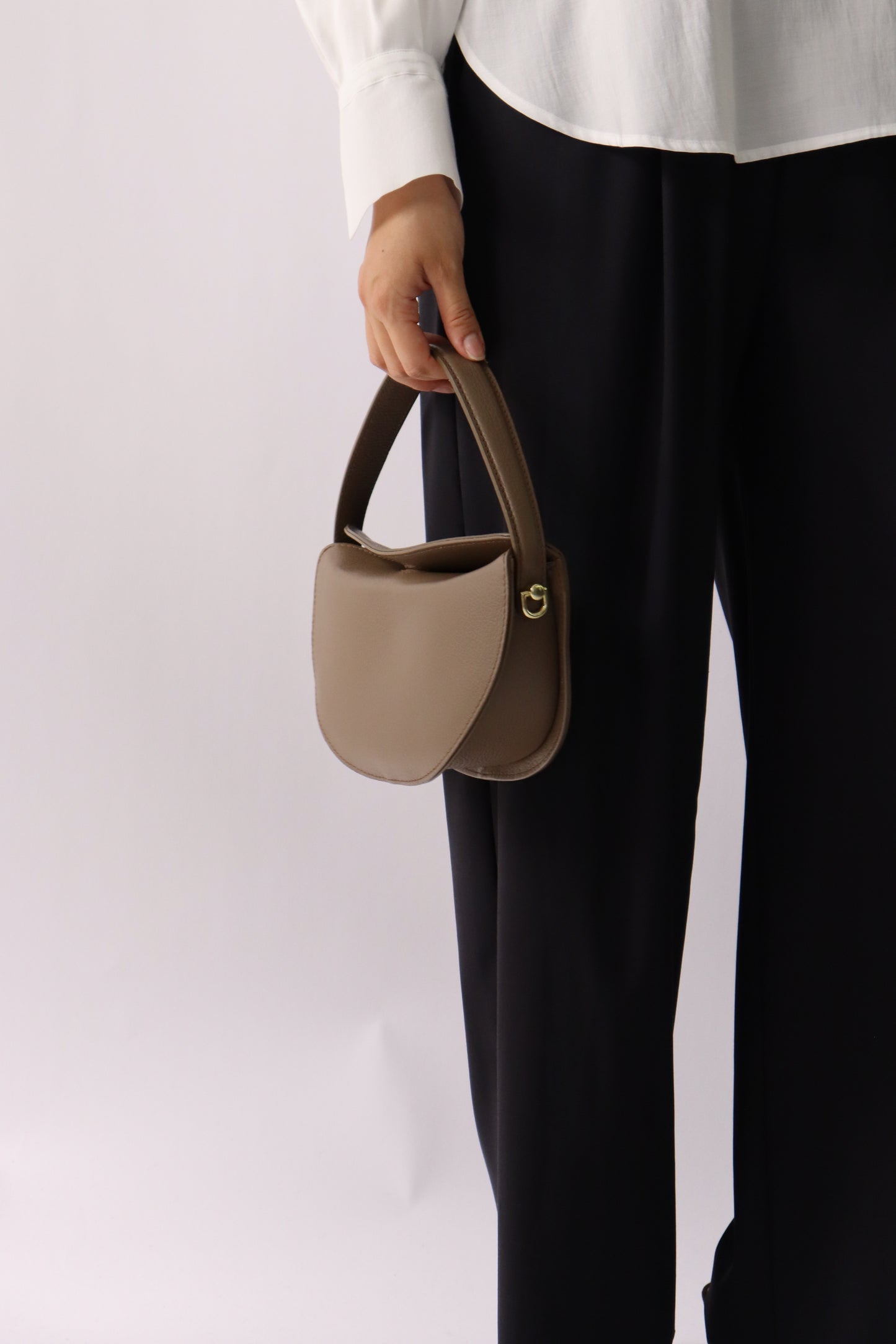 【MILLELA  FIRENZE】2WAYハーフムーンショルダーバッグ