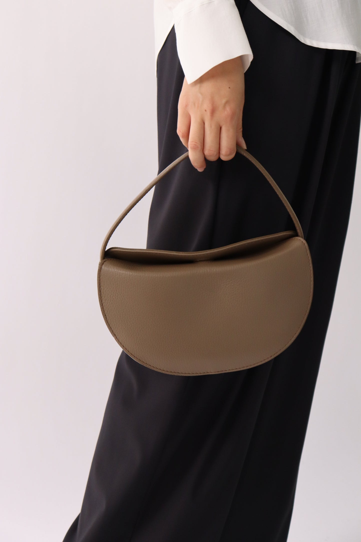 【MILLELA  FIRENZE】2WAYハーフムーンショルダーバッグ