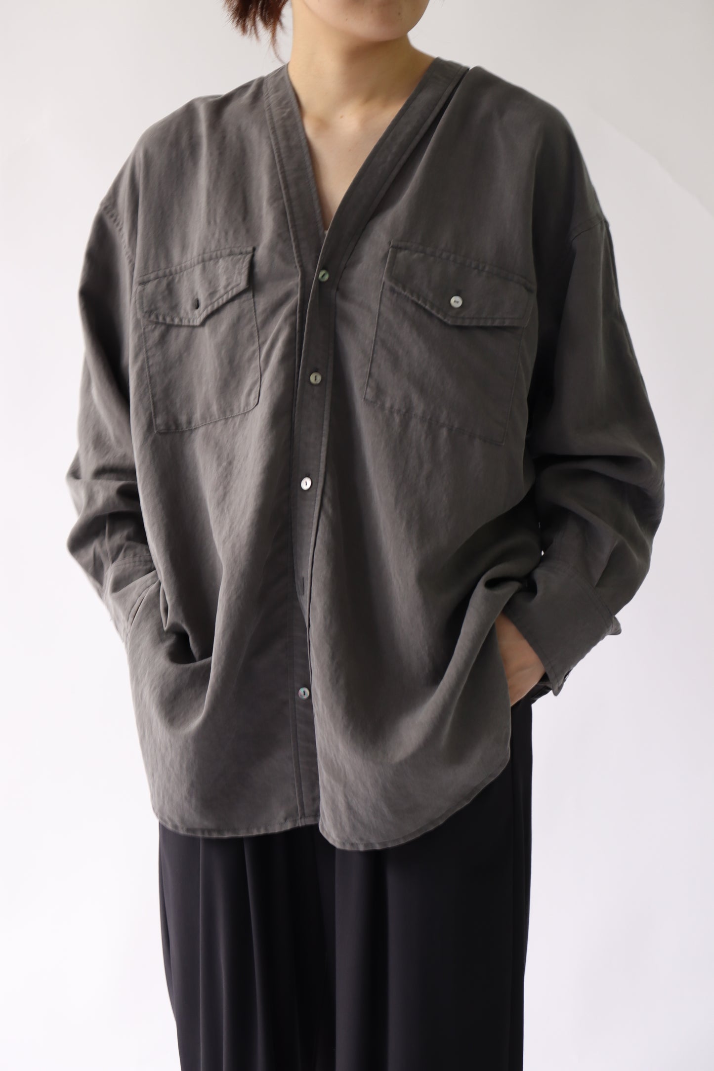 【ACUTA】バイオ加工カラーレスシャツ