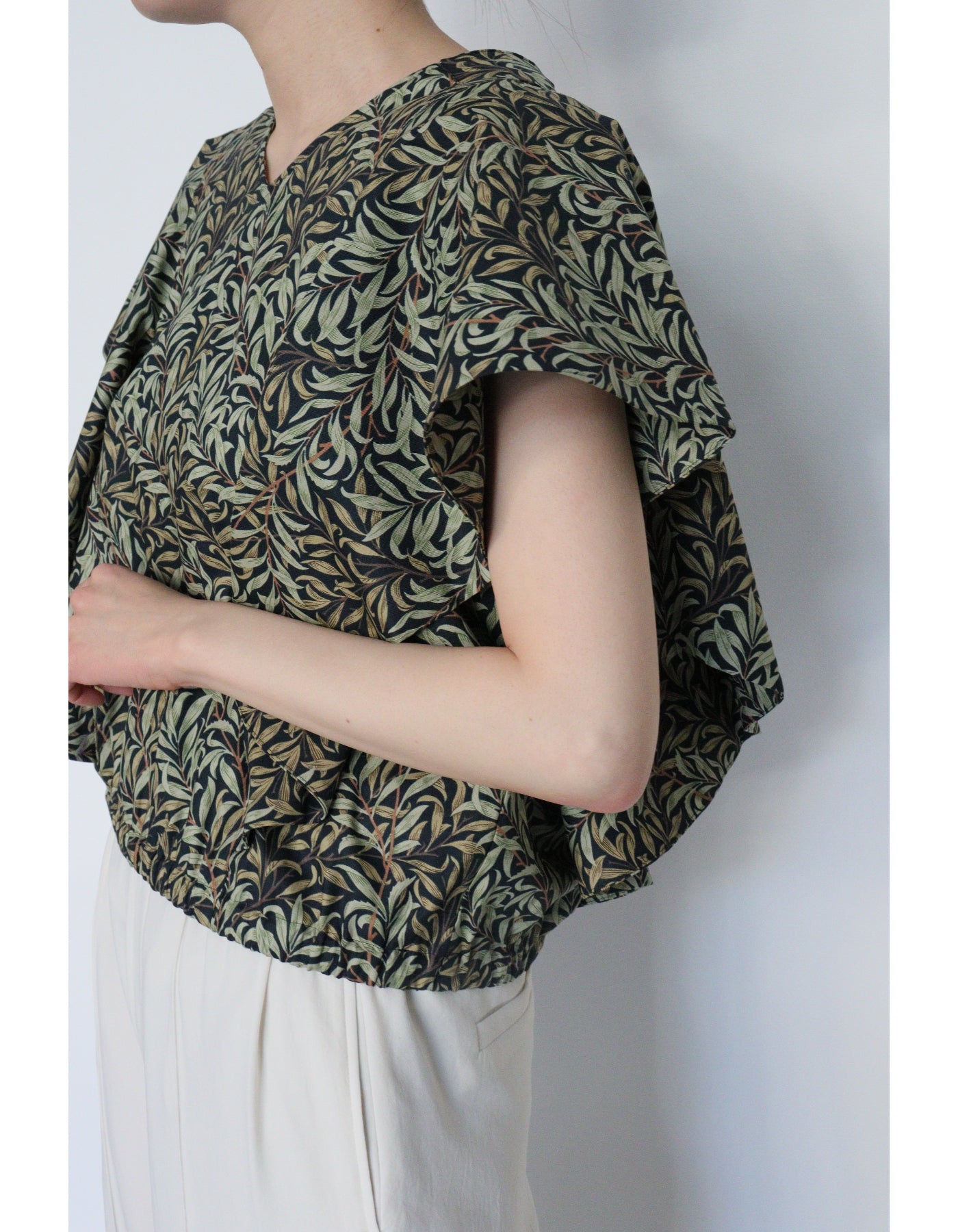 【ACUTA】Fabric by BEST OF MORRIS　ラッフルスリーブブラウス
