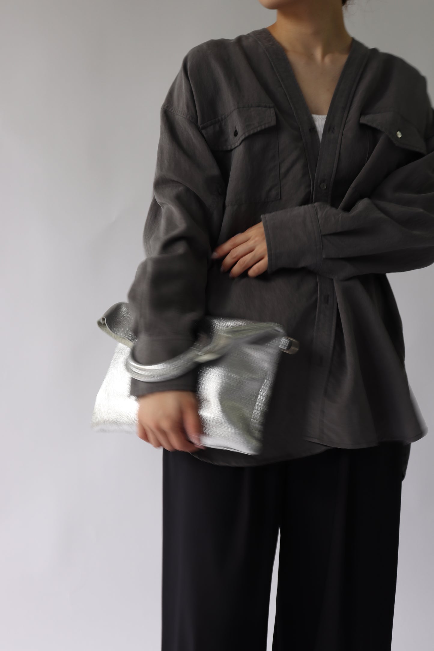 【ACUTA】バイオ加工カラーレスシャツ