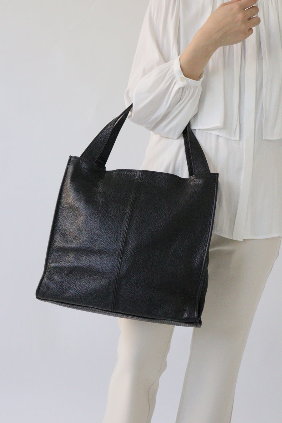 【新品】MILLELA FIRENZE 本革 ブラックレザートートバッグ MILLELA FIRENZE】金具付きレザートートバッグ ミレッラ