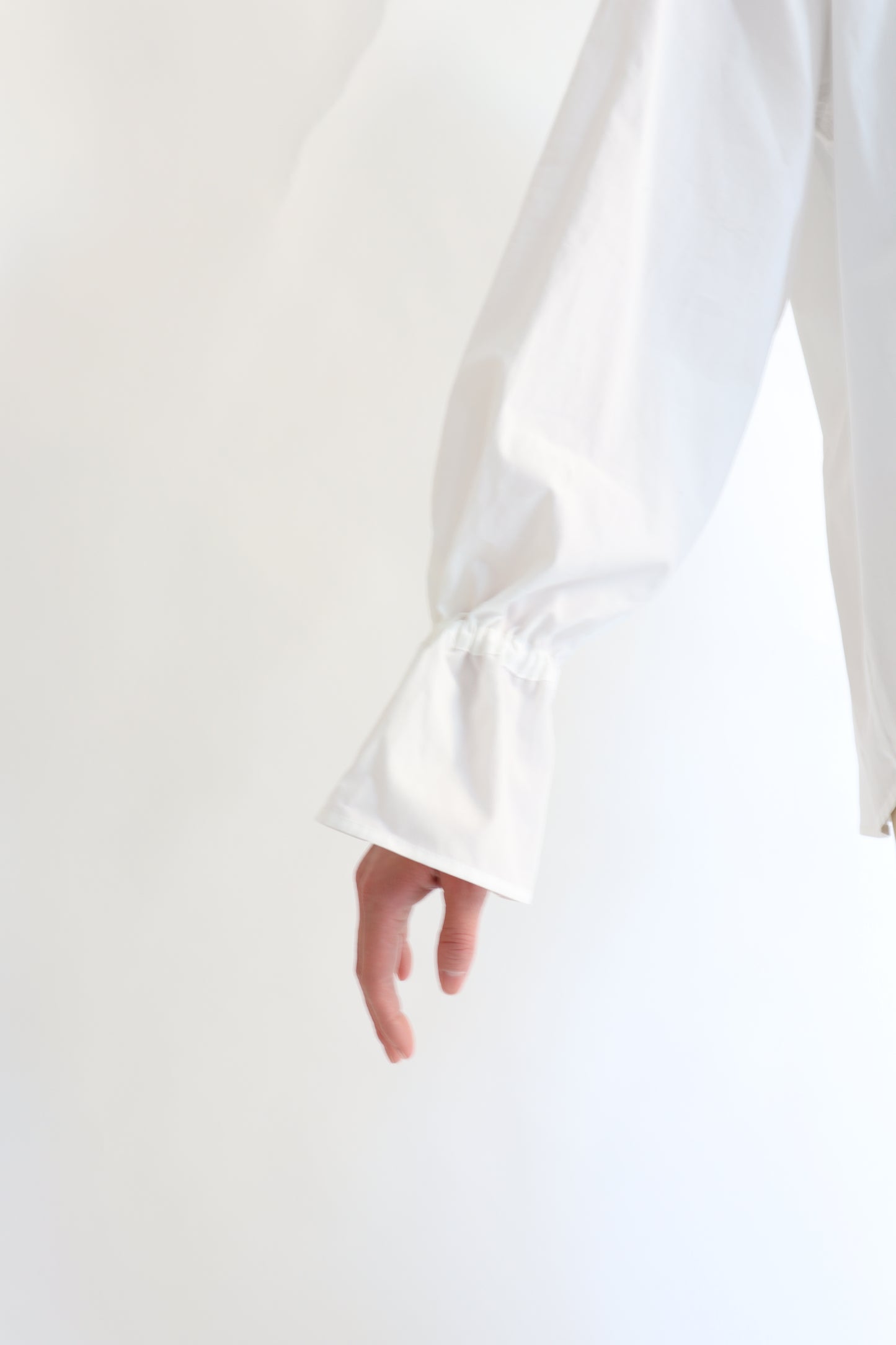 【ACUTA】 【PRE ORDER】オーガニックコットンフリルブラウス