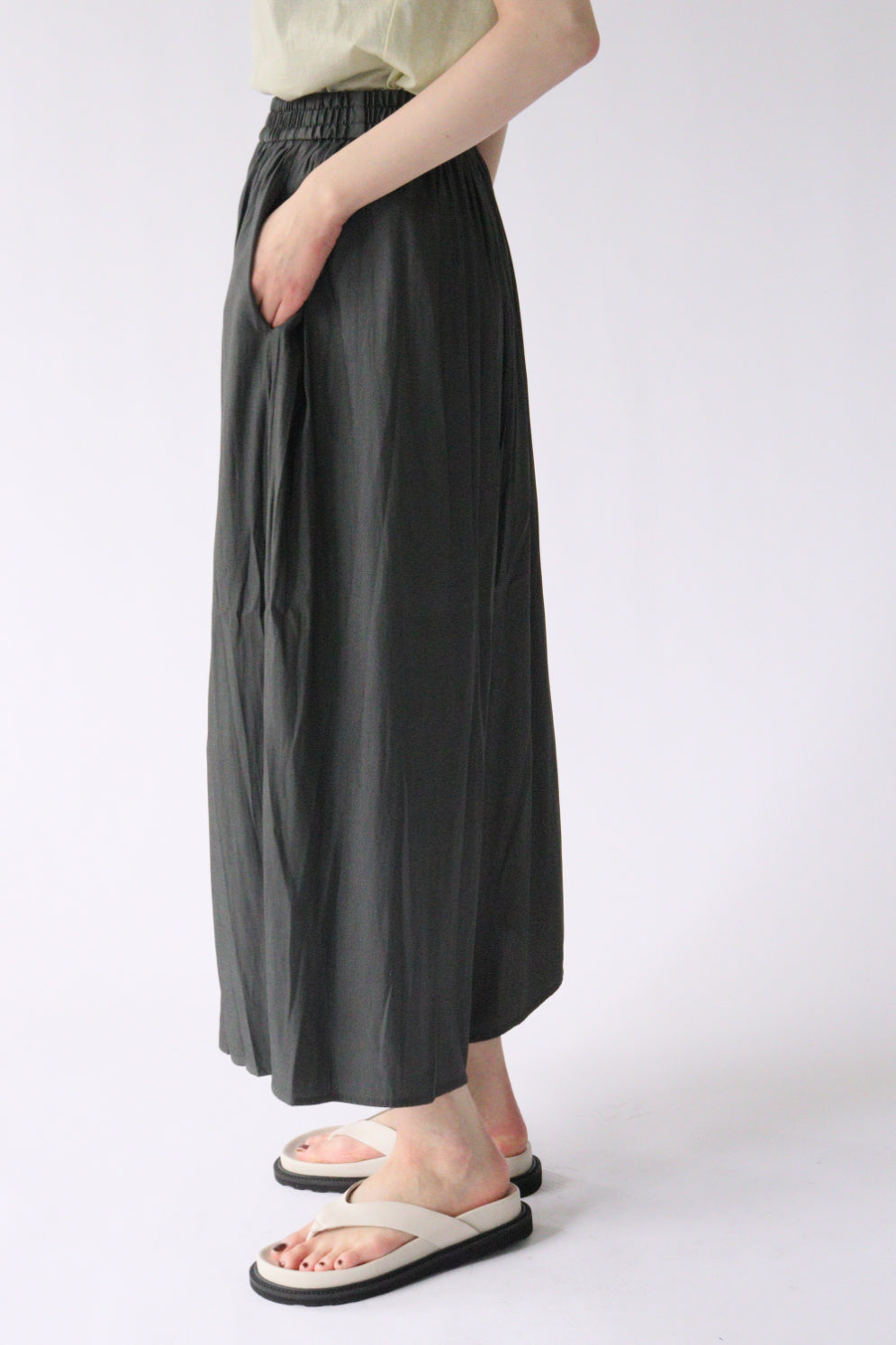 【ACUTA】【再入荷】割繊サテンラップパンツ