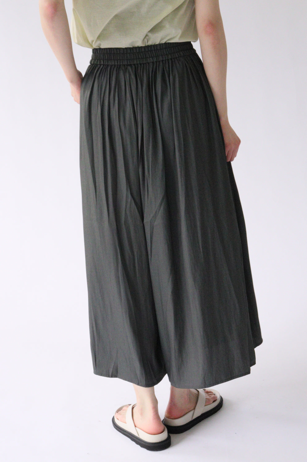 【ACUTA】【再入荷】割繊サテンラップパンツ