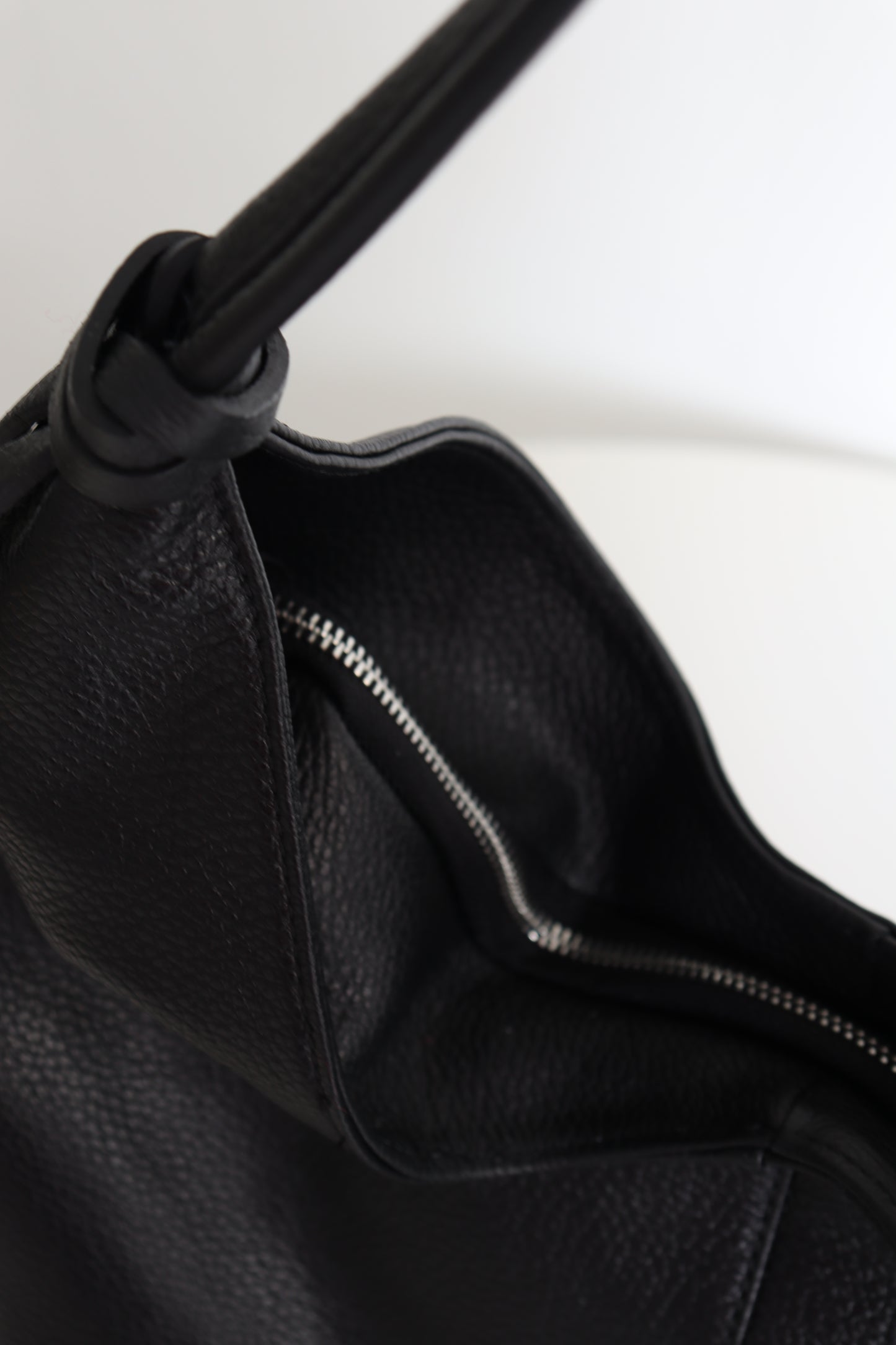 【MILLELA  FIRENZE】 レザーホーボーバッグ