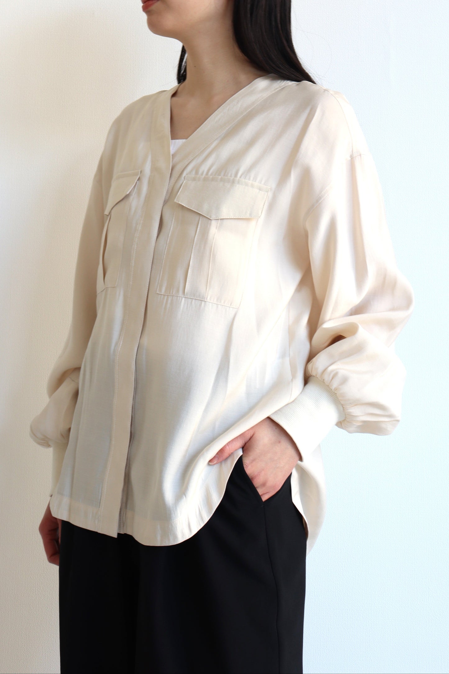 【ACUTA】 ノーカラーブルゾン風シャツ