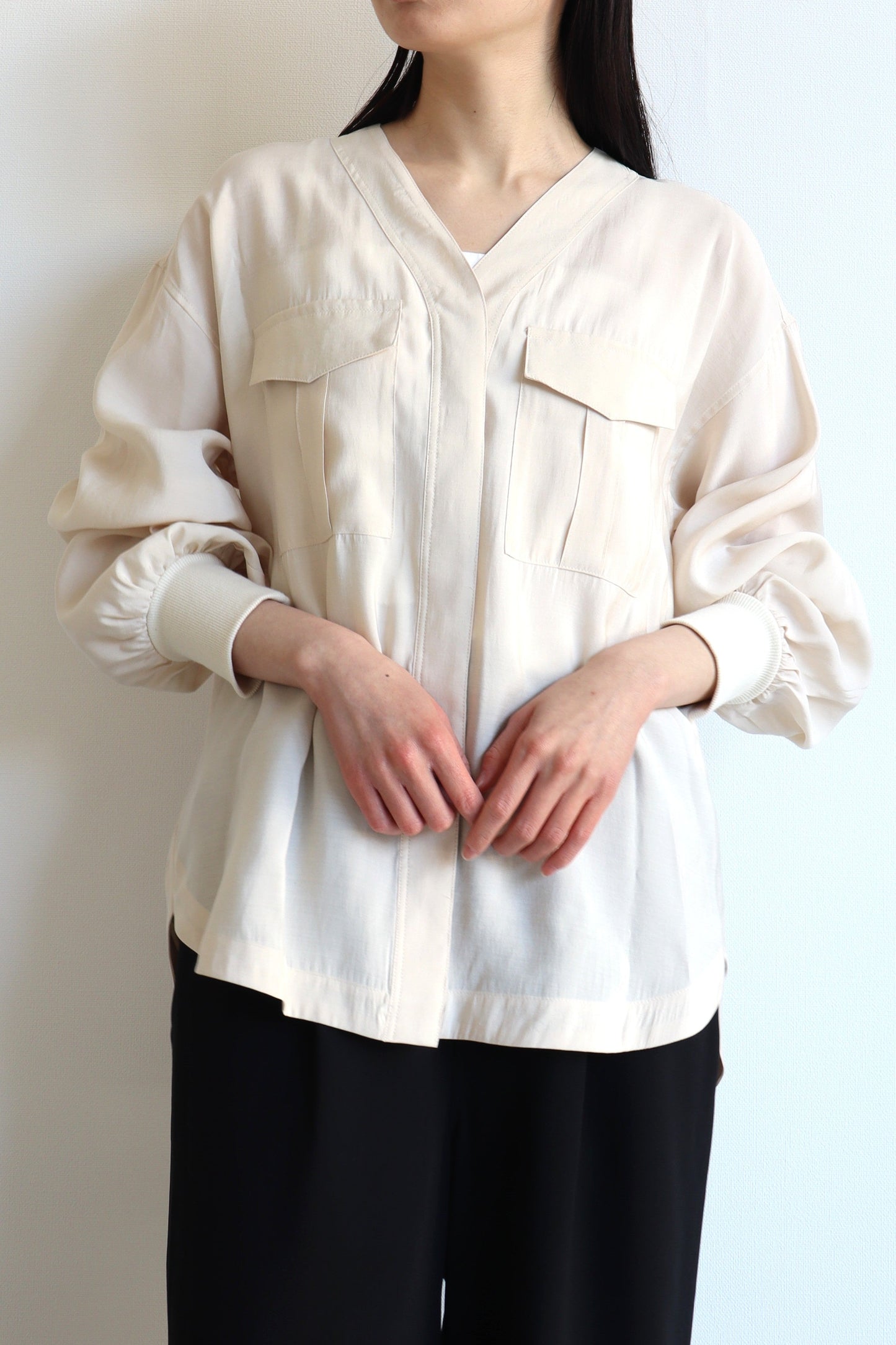 【ACUTA】 ノーカラーブルゾン風シャツ
