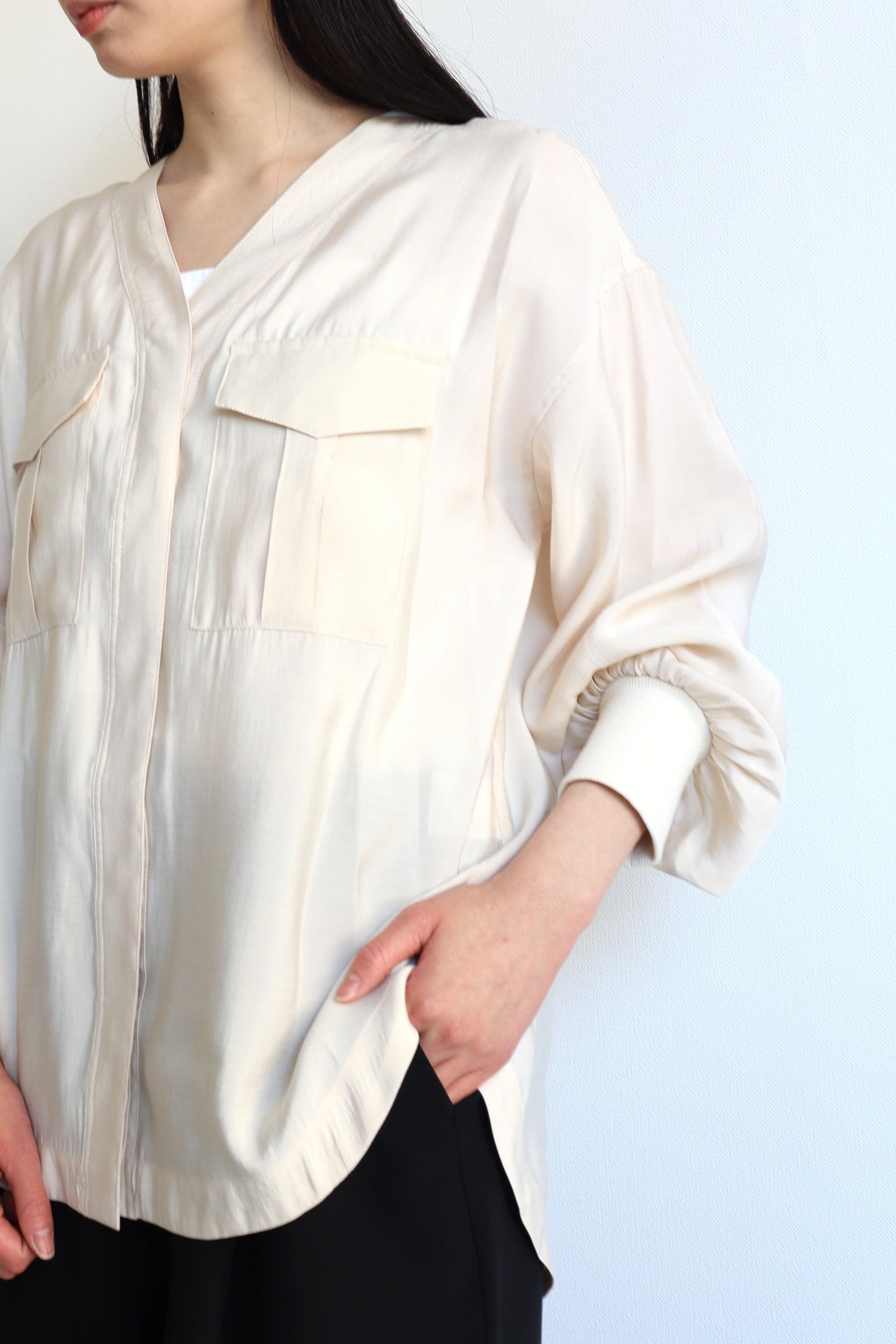 【ACUTA】 ノーカラーブルゾン風シャツ