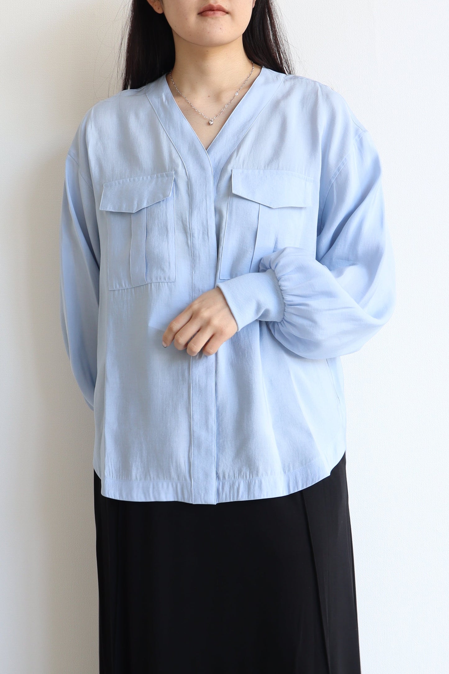 【ACUTA】 ノーカラーブルゾン風シャツ