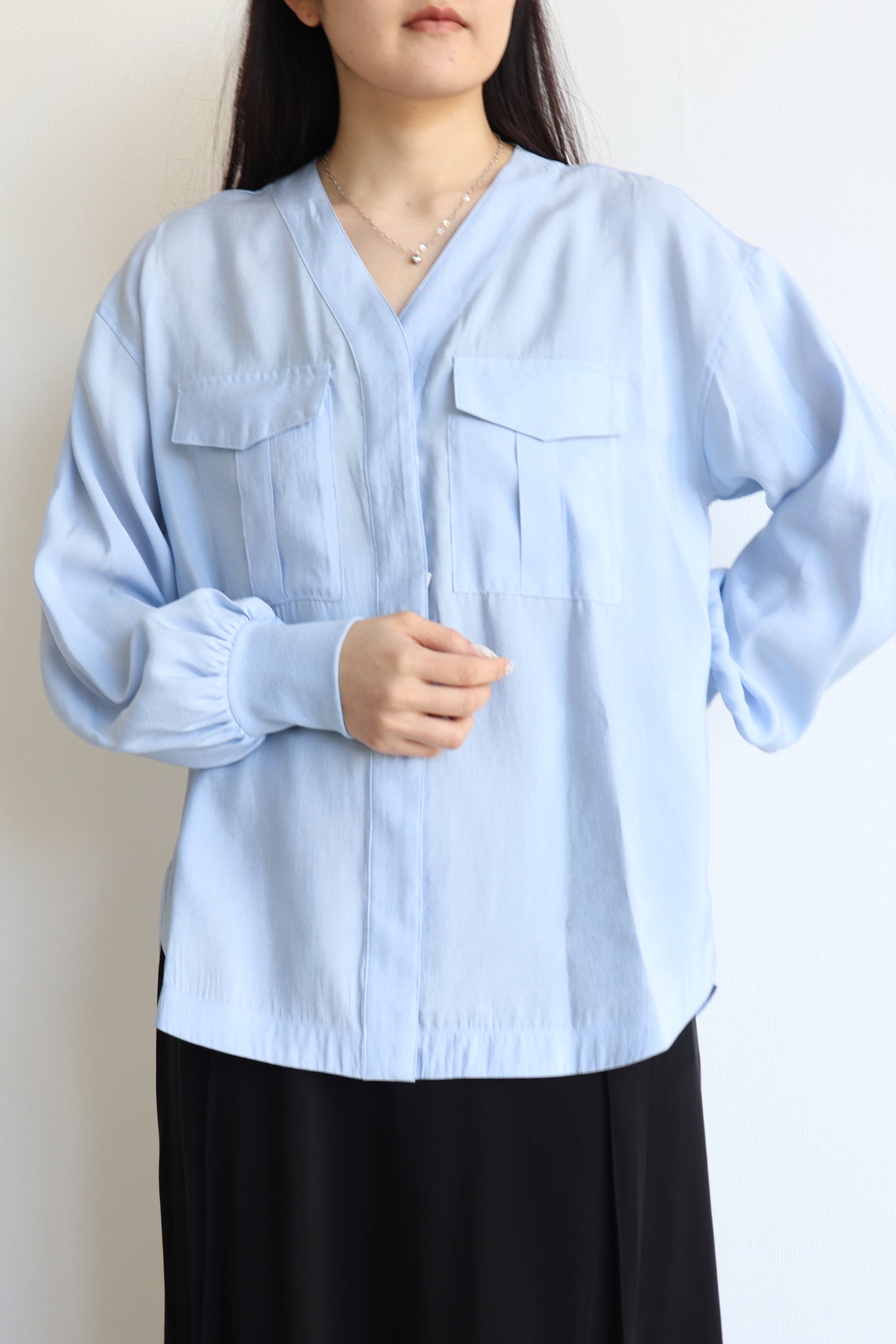 【ACUTA】 ノーカラーブルゾン風シャツ