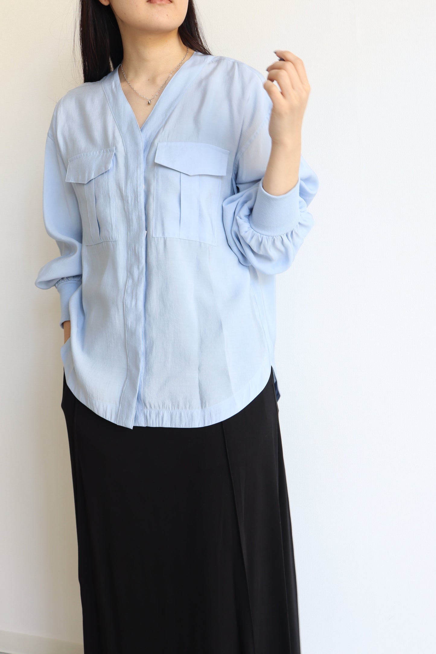 【ACUTA】 ノーカラーブルゾン風シャツ