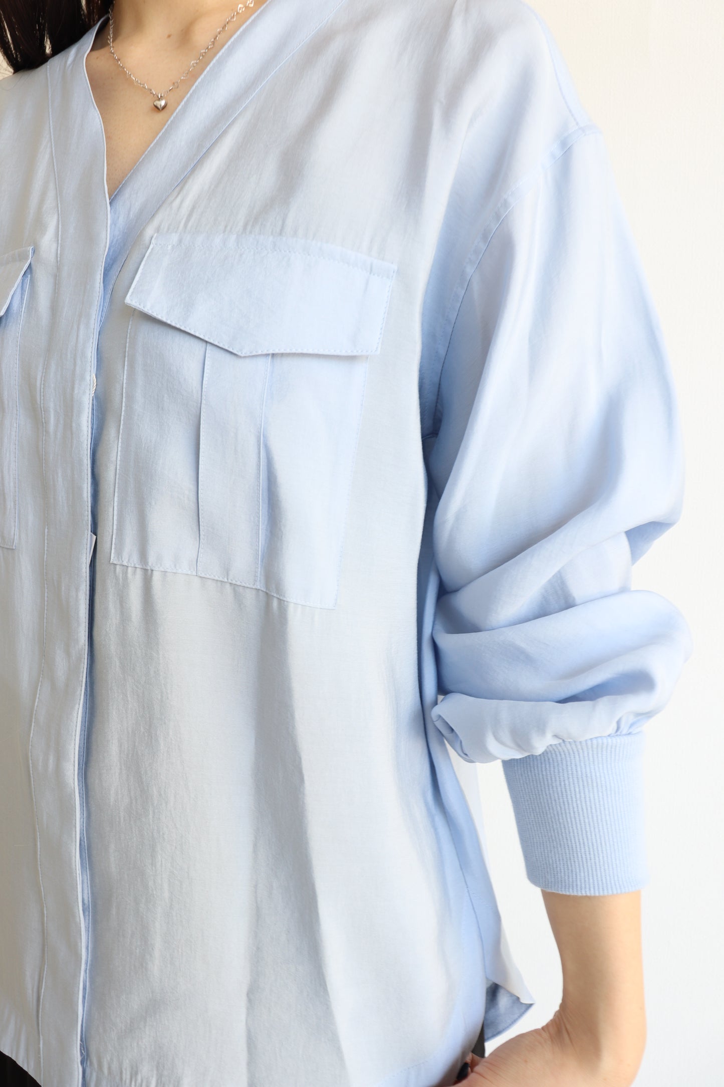 【ACUTA】 ノーカラーブルゾン風シャツ