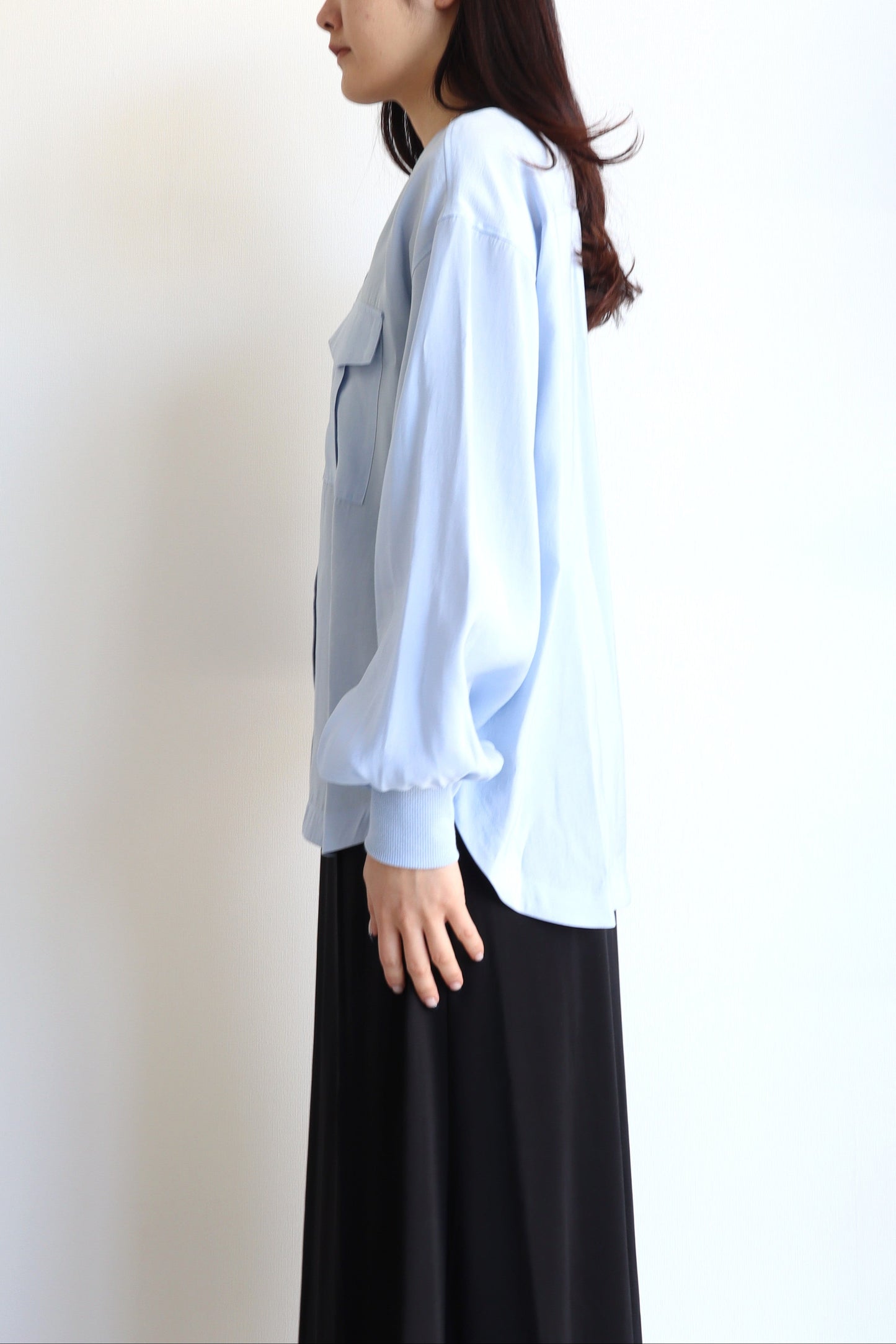 【ACUTA】 ノーカラーブルゾン風シャツ