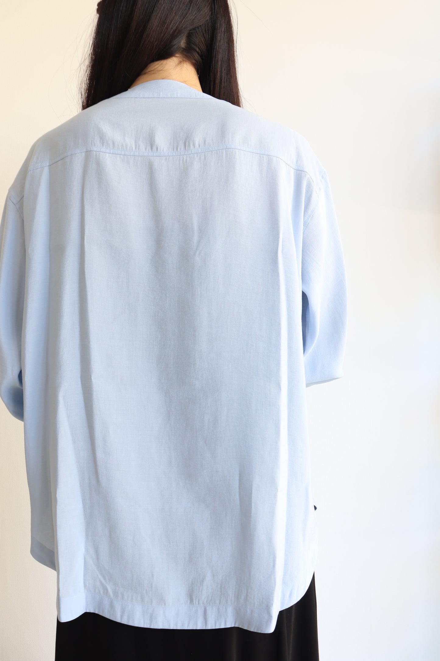 【ACUTA】 ノーカラーブルゾン風シャツ